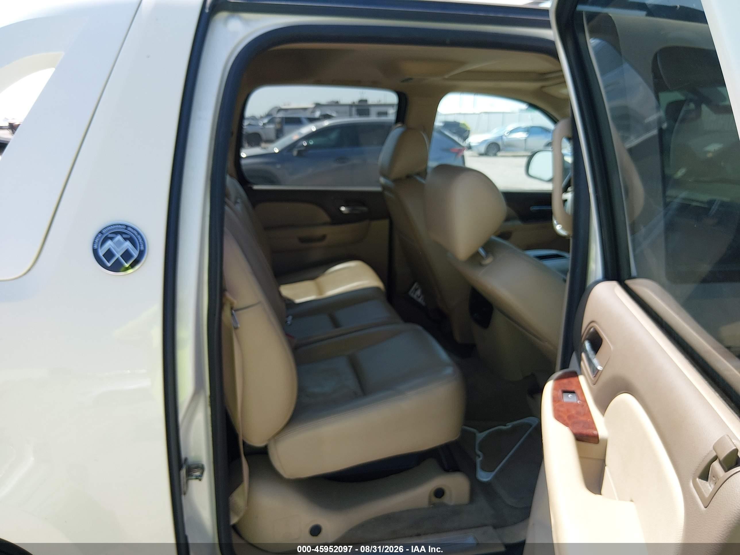 2013 Chevrolet Avalanche Ltz White vin: 3GNTKGE75DG300504