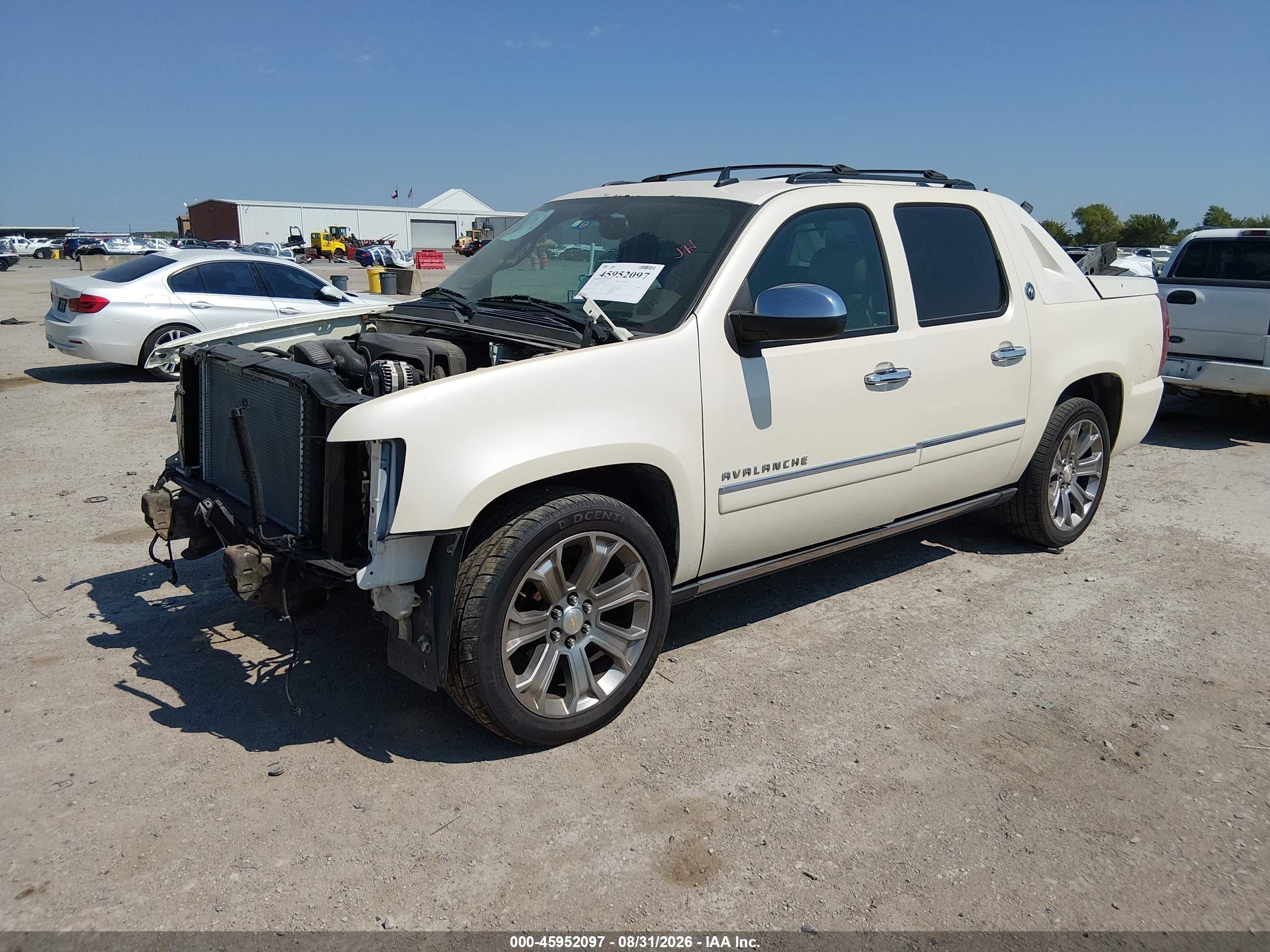 2013 Chevrolet Avalanche Ltz White vin: 3GNTKGE75DG300504