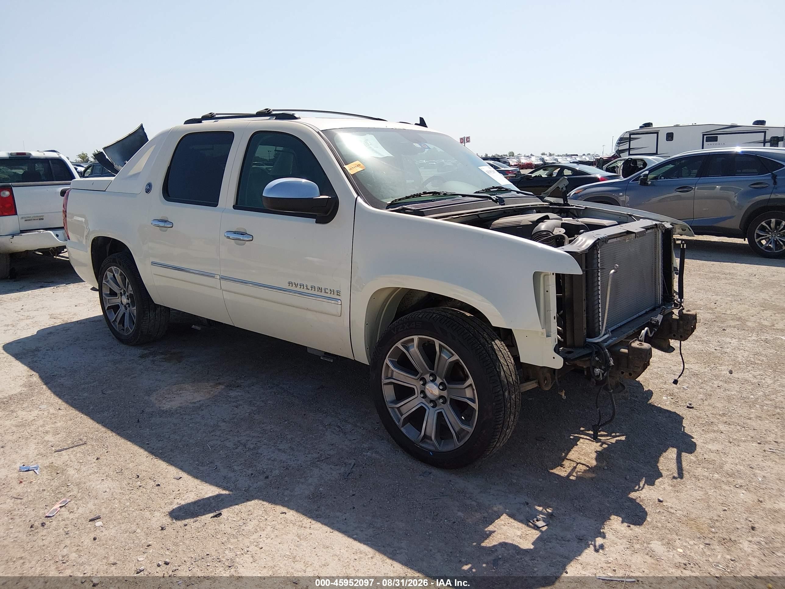 2013 Chevrolet Avalanche Ltz White vin: 3GNTKGE75DG300504