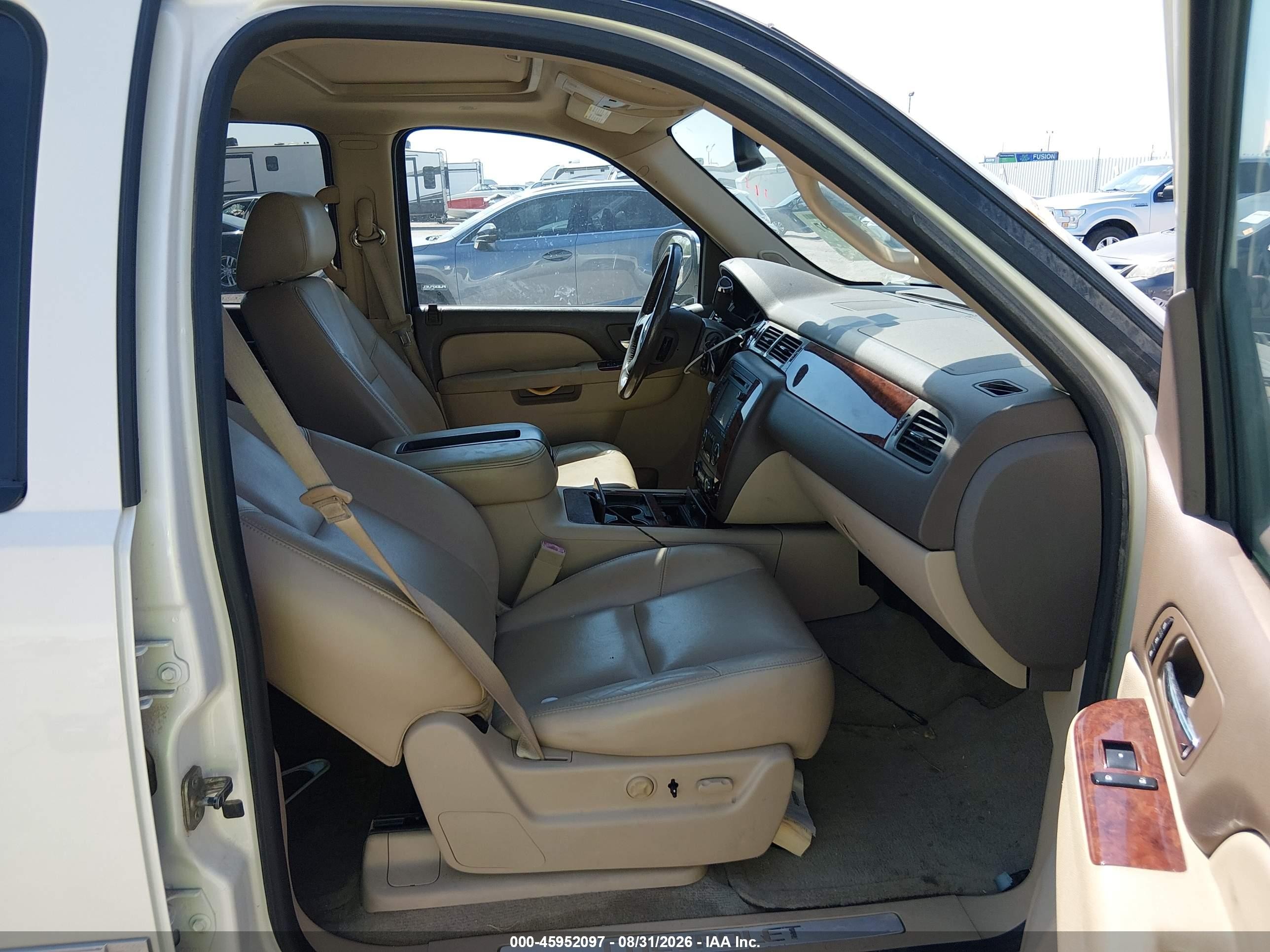 2013 Chevrolet Avalanche Ltz White vin: 3GNTKGE75DG300504