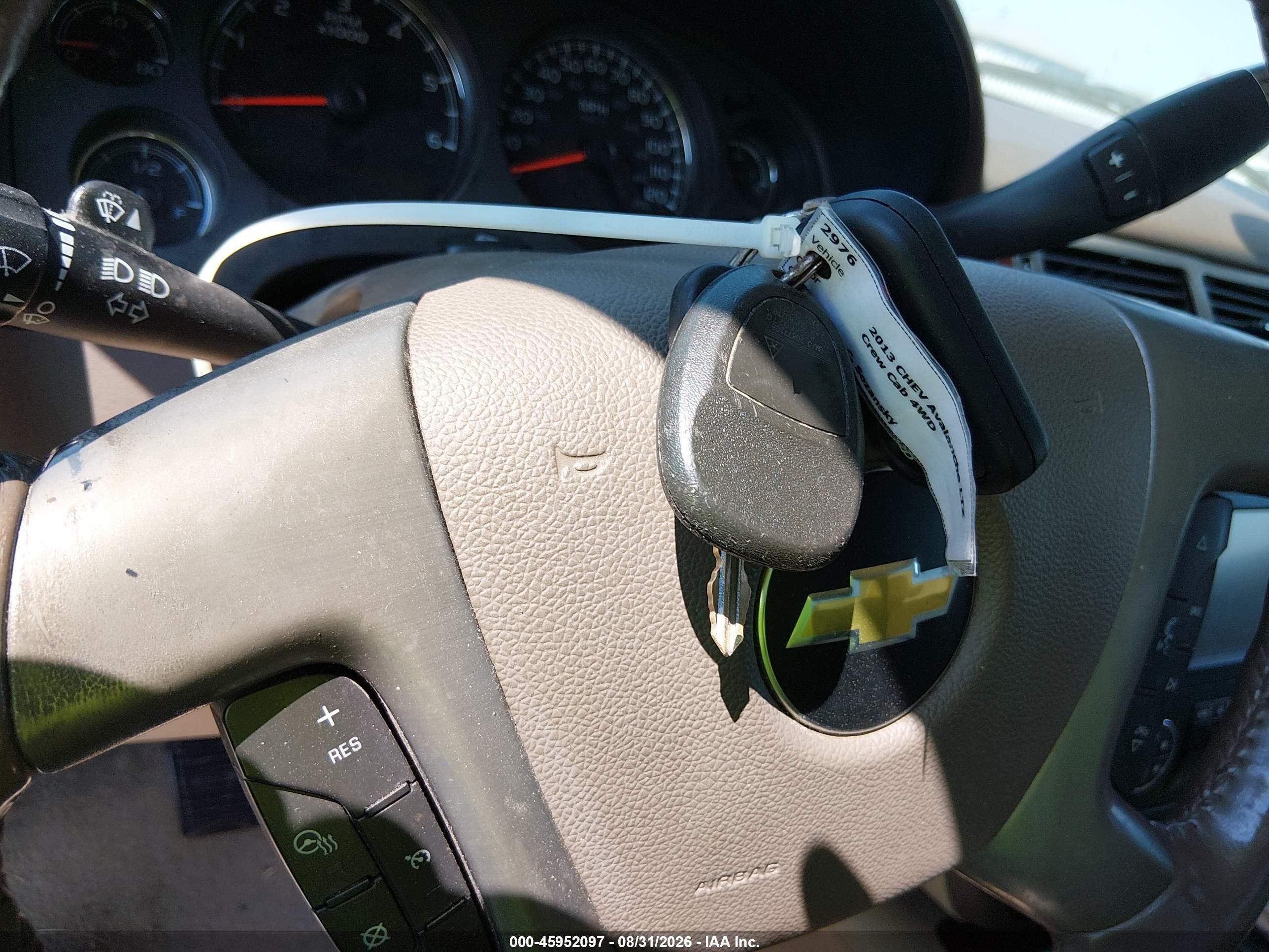 2013 Chevrolet Avalanche Ltz White vin: 3GNTKGE75DG300504