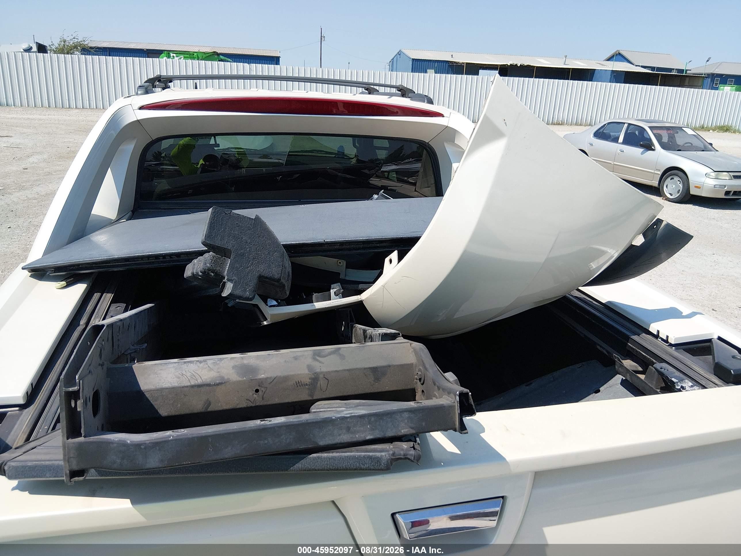 2013 Chevrolet Avalanche Ltz White vin: 3GNTKGE75DG300504