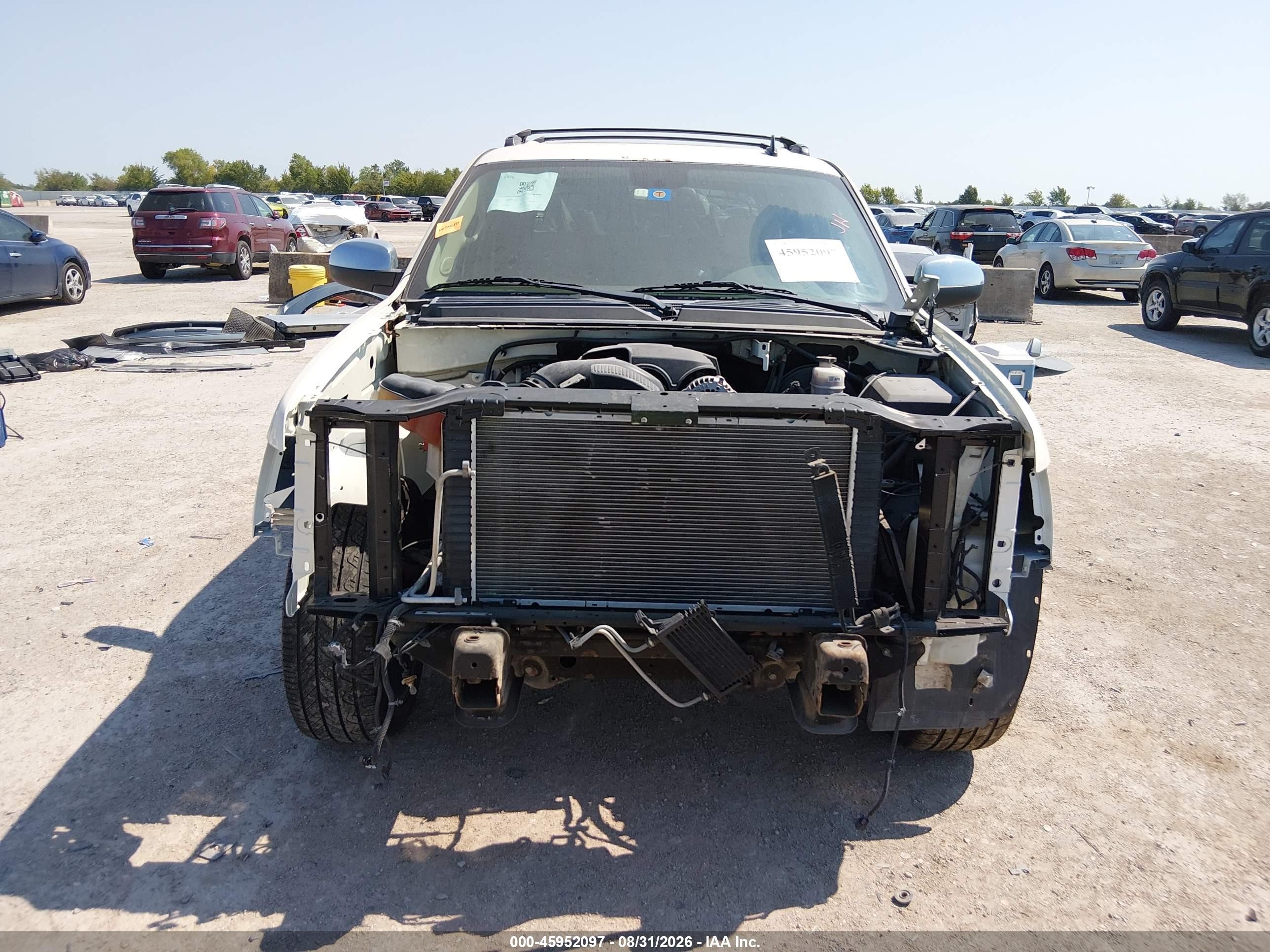 2013 Chevrolet Avalanche Ltz White vin: 3GNTKGE75DG300504