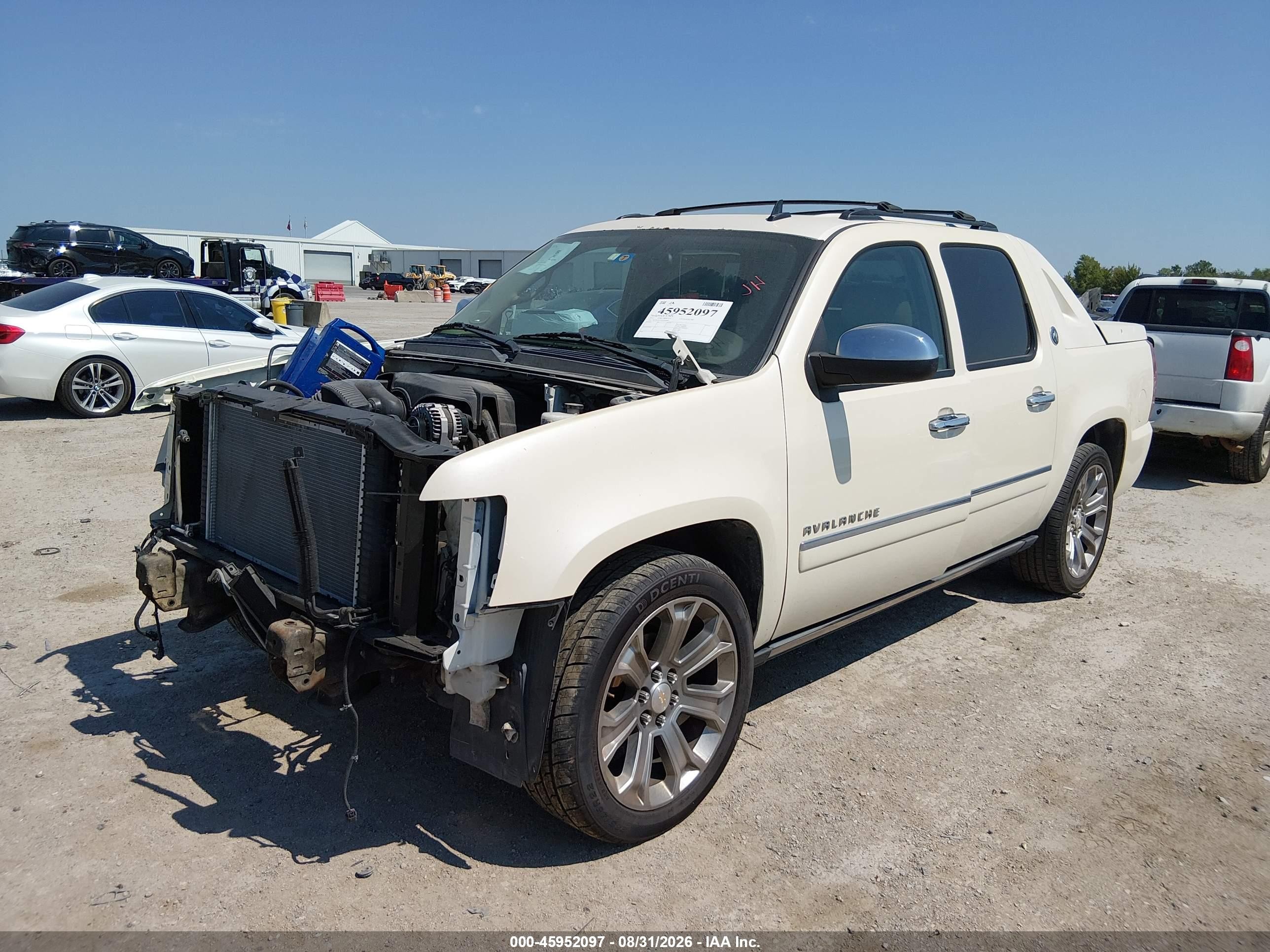 2013 Chevrolet Avalanche Ltz White vin: 3GNTKGE75DG300504