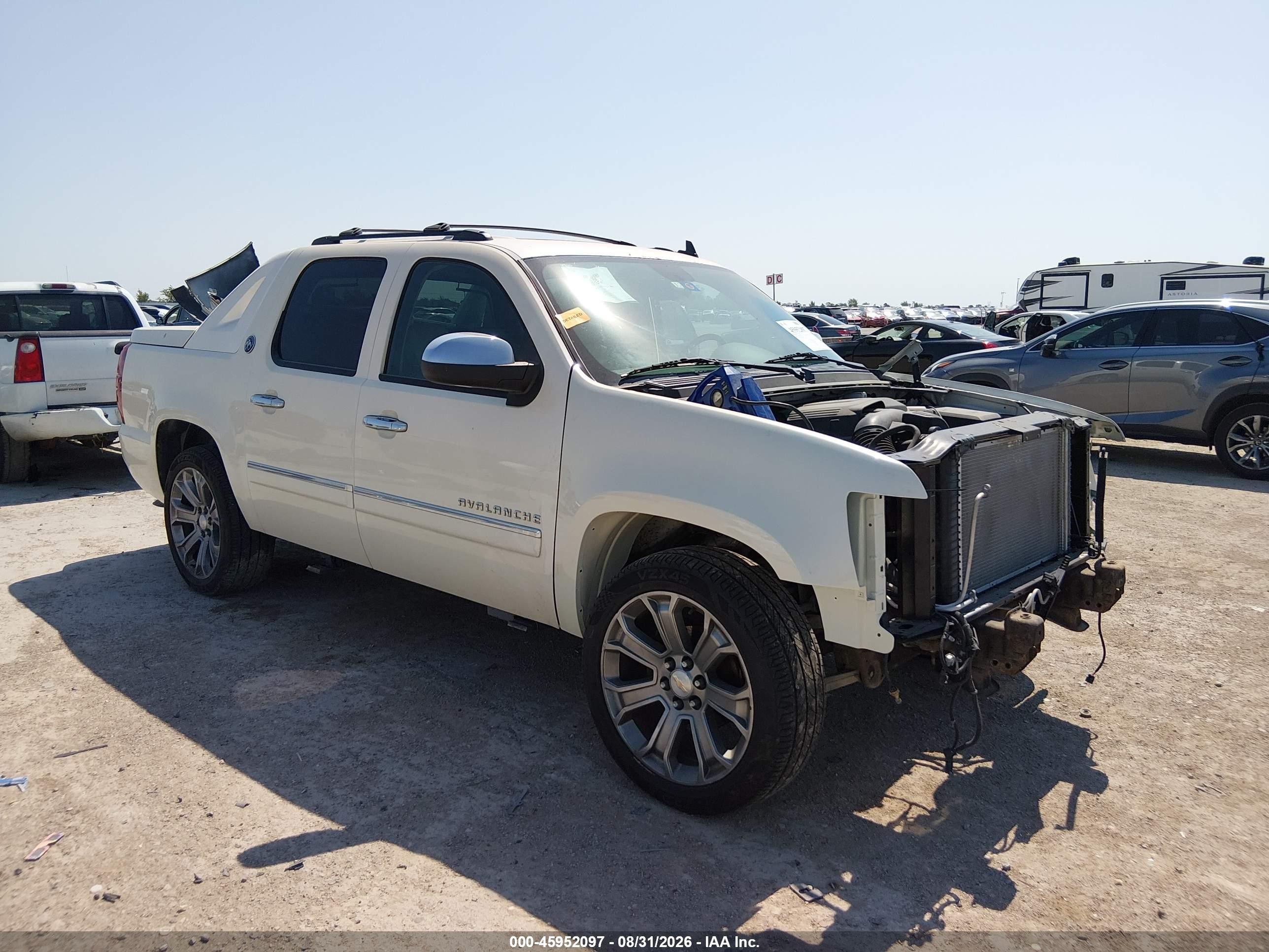 2013 Chevrolet Avalanche Ltz White vin: 3GNTKGE75DG300504