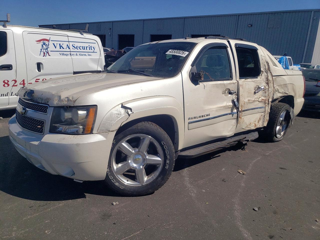 2012 Chevrolet Avalanche Ltz White vin: 3GNTKGE76CG108877
