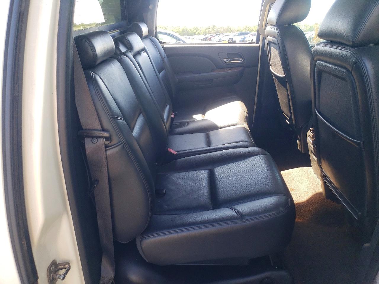 2012 Chevrolet Avalanche Ltz White vin: 3GNTKGE76CG108877