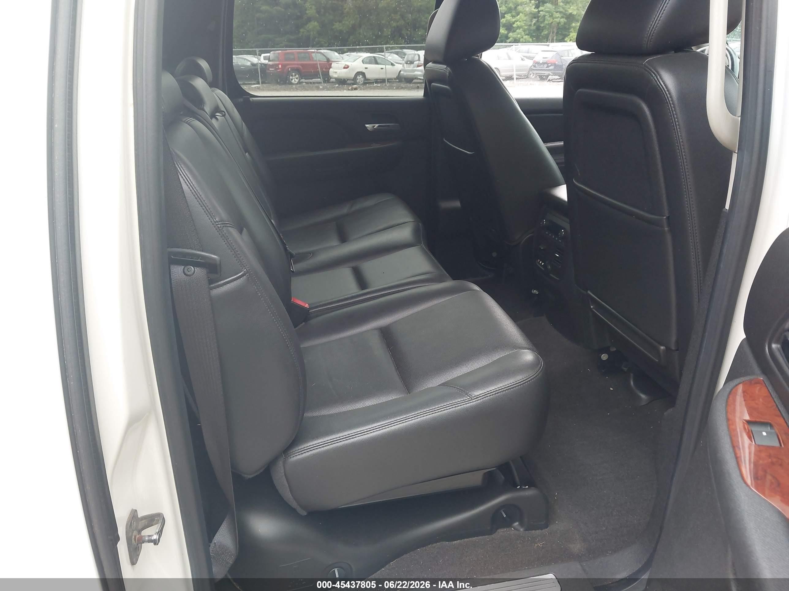 2012 Chevrolet Avalanche Ltz White vin: 3GNTKGE76CG274378