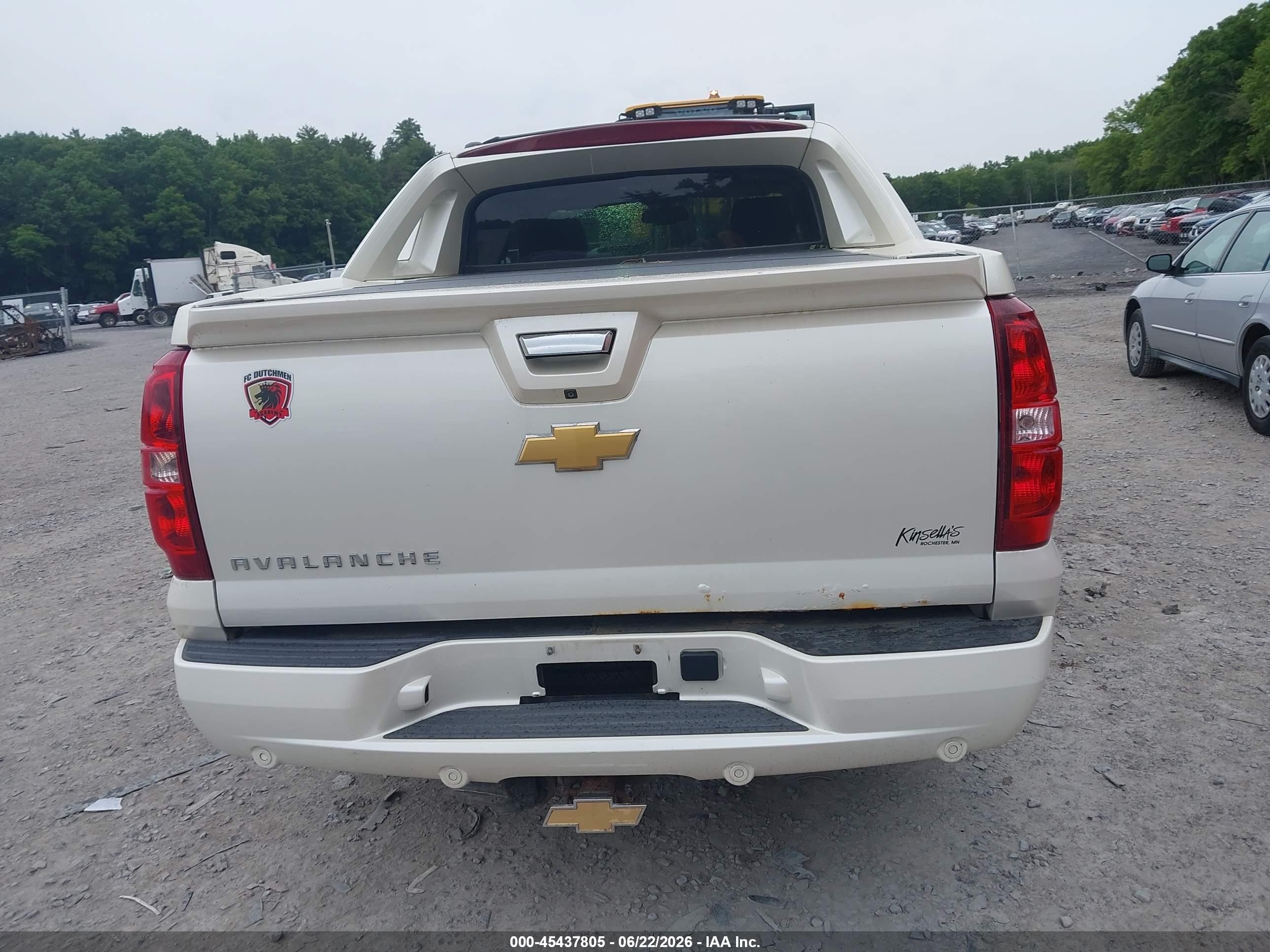 2012 Chevrolet Avalanche Ltz White vin: 3GNTKGE76CG274378