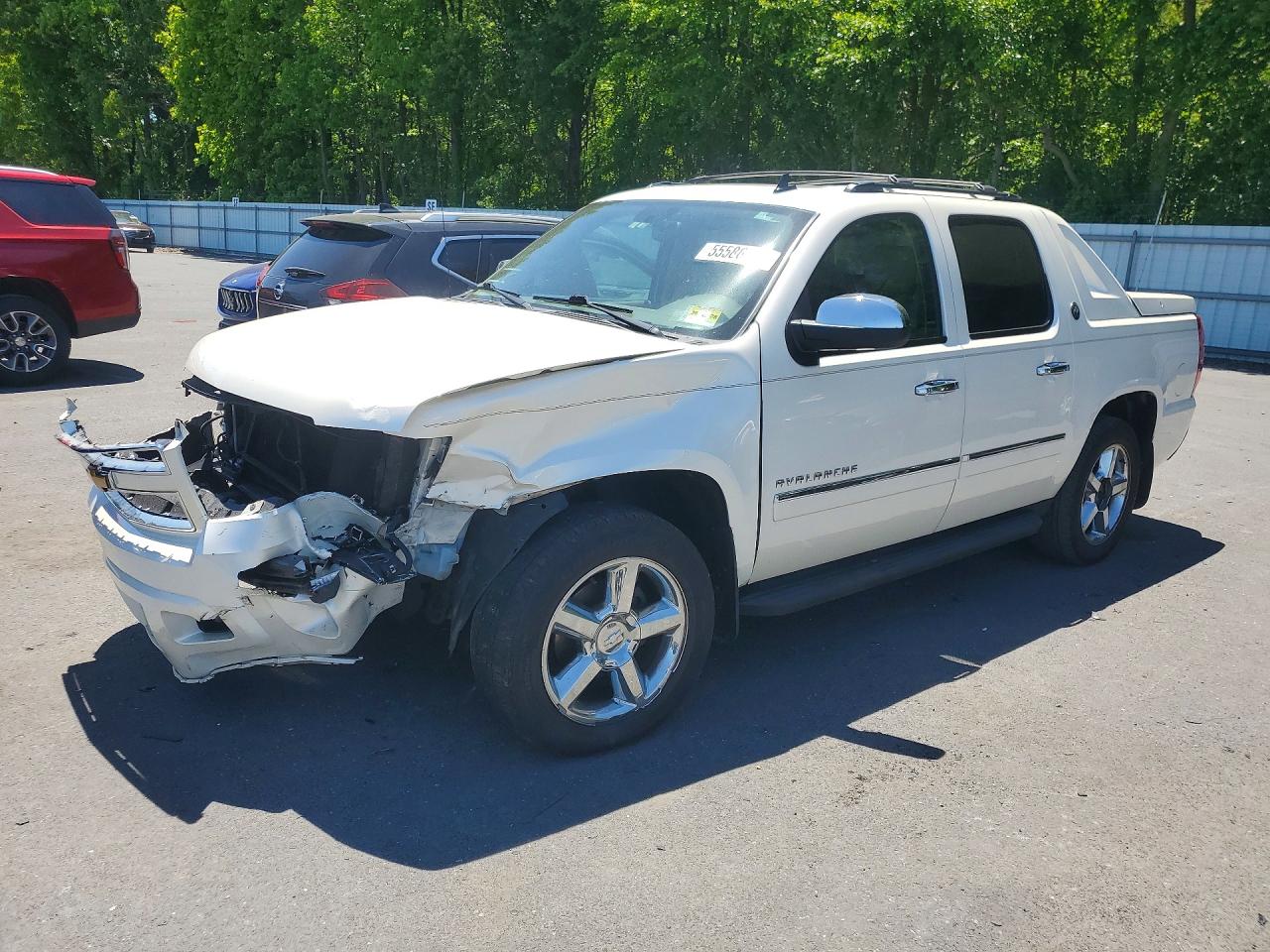 2013 Chevrolet Avalanche Ltz White vin: 3GNTKGE77DG169673