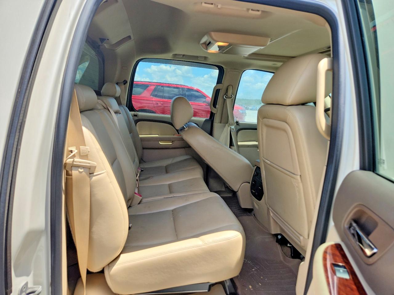 2013 Chevrolet Avalanche Ltz White vin: 3GNTKGE77DG339661