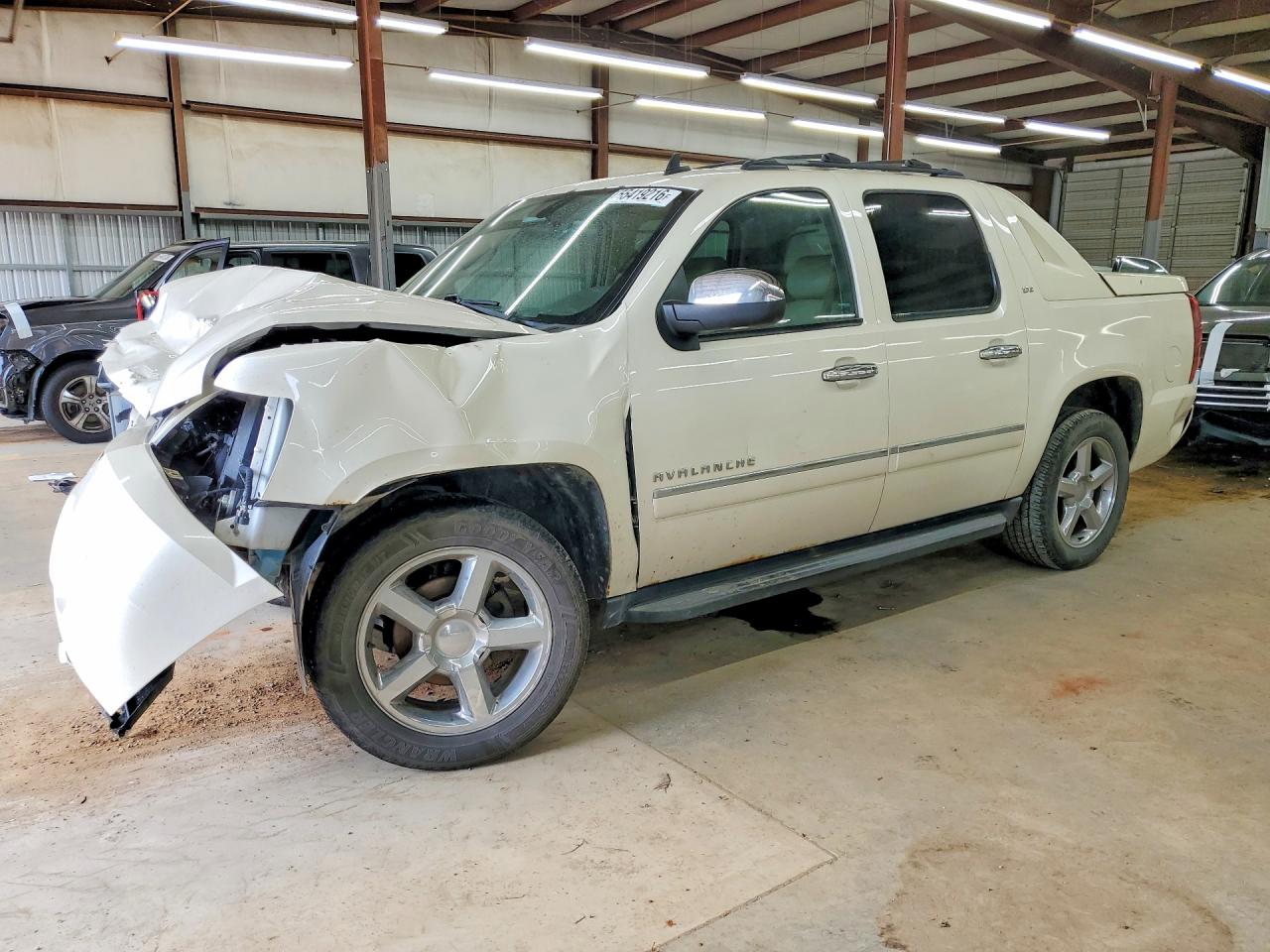 2012 Chevrolet Avalanche Ltz White vin: 3GNTKGE78CG295653