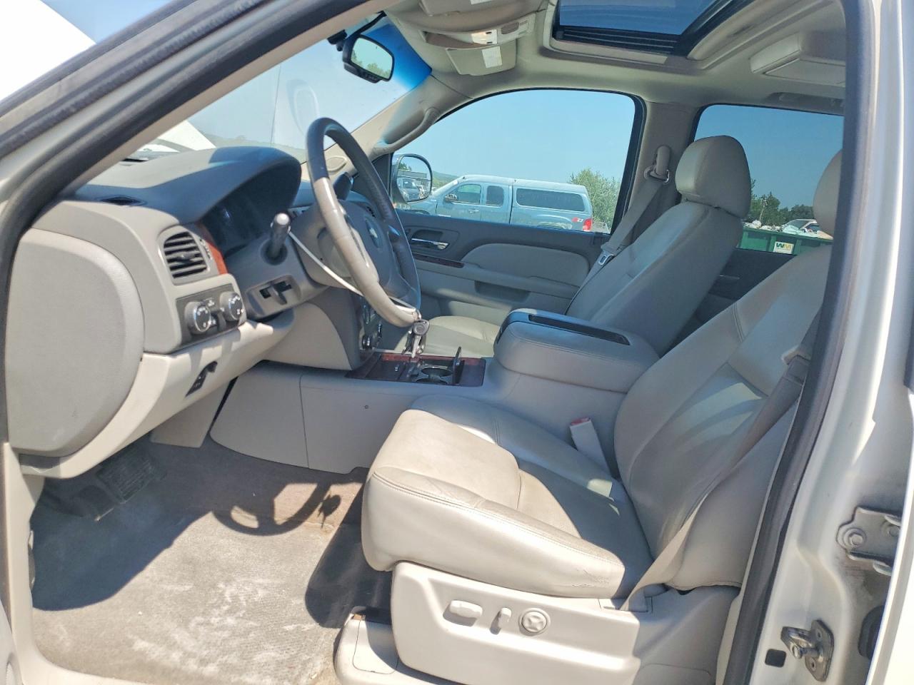 2013 Chevrolet Avalanche Ltz White vin: 3GNTKGE78DG116268