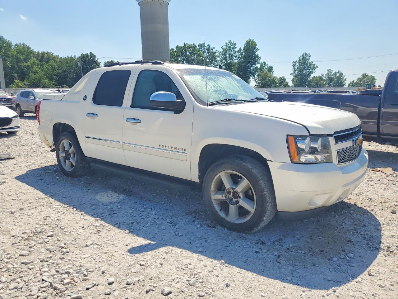 2013 Chevrolet Avalanche Ltz White vin: 3GNTKGE78DG116268