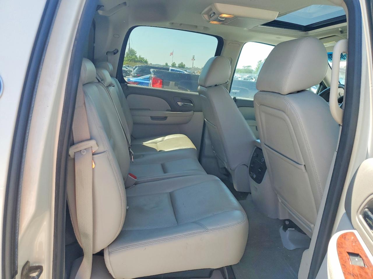 2013 Chevrolet Avalanche Ltz White vin: 3GNTKGE78DG116268