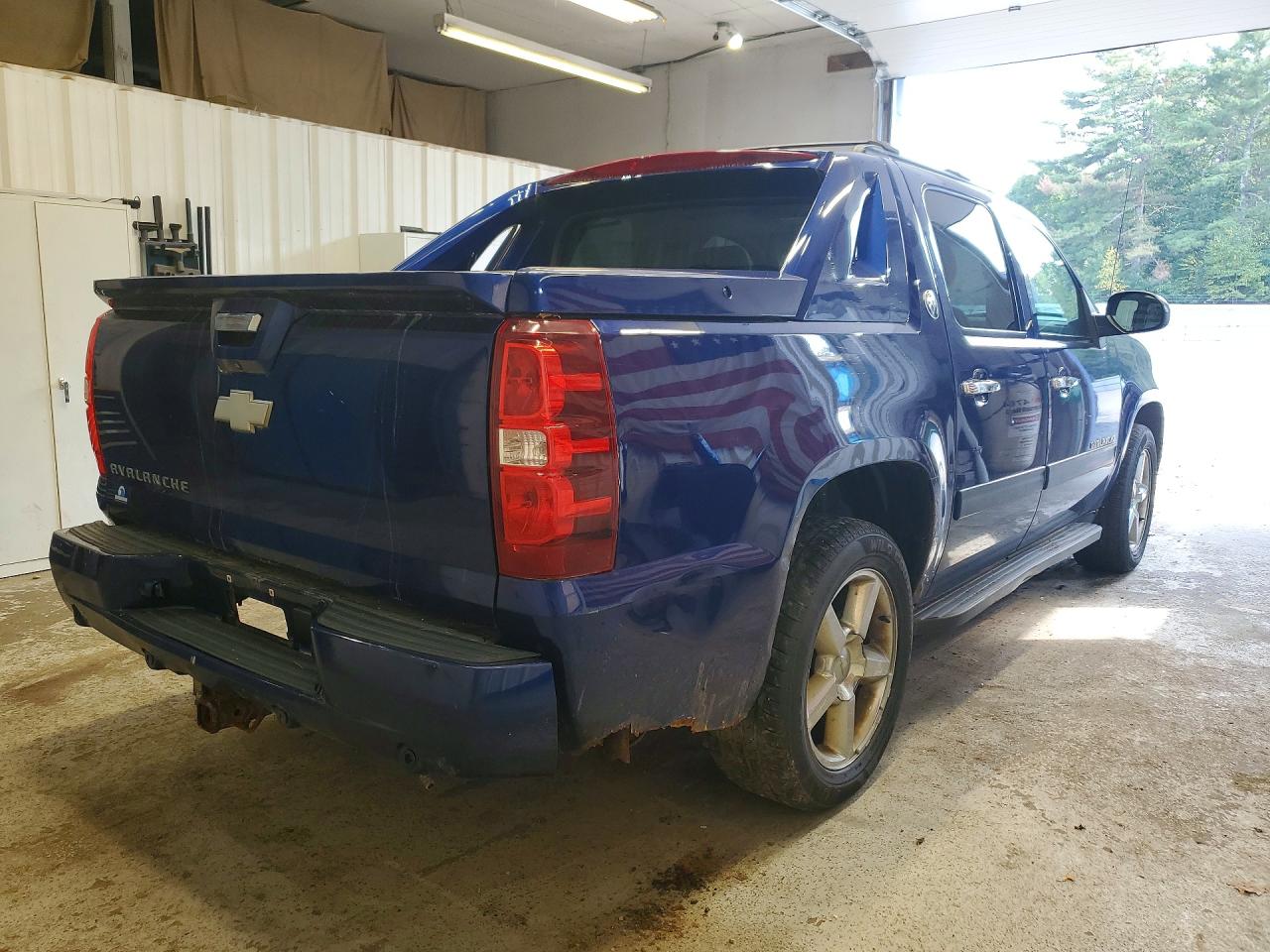 2013 Chevrolet Avalanche Ltz Blue vin: 3GNTKGE78DG122345