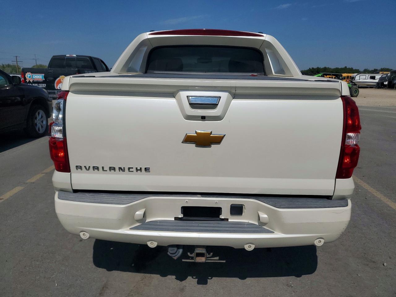 2013 Chevrolet Avalanche Ltz White vin: 3GNTKGE78DG177992
