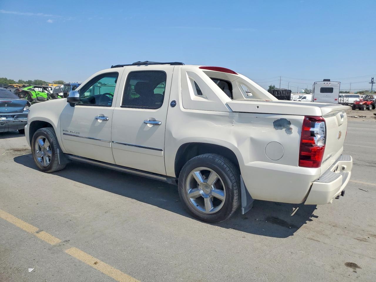 2013 Chevrolet Avalanche Ltz White vin: 3GNTKGE78DG177992
