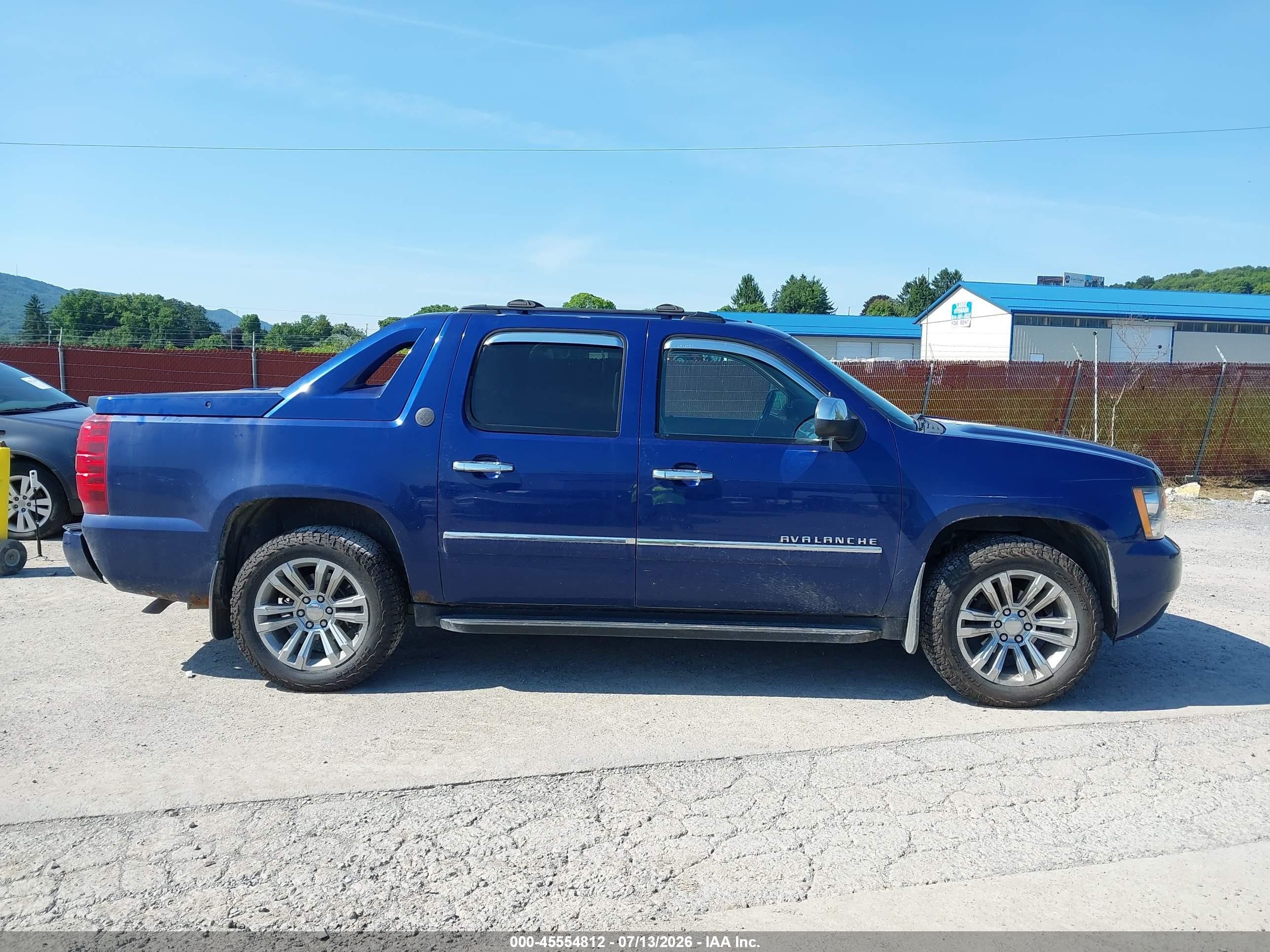 2013 Chevrolet Avalanche Ltz Blue vin: 3GNTKGE79DG195465