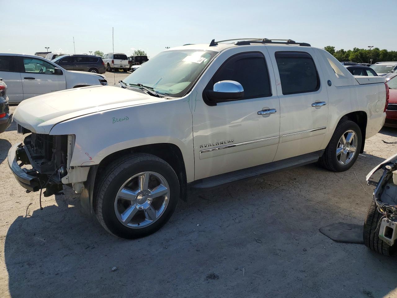 2013 Chevrolet Avalanche Ltz Cream vin: 3GNTKGE7XDG153788