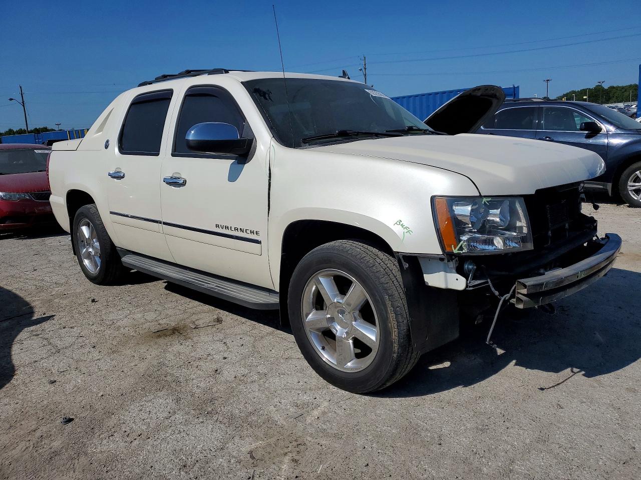 2013 Chevrolet Avalanche Ltz Cream vin: 3GNTKGE7XDG153788