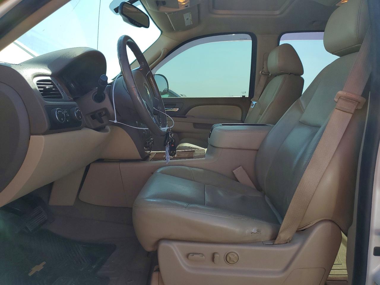 2013 Chevrolet Avalanche Ltz Cream vin: 3GNTKGE7XDG153788