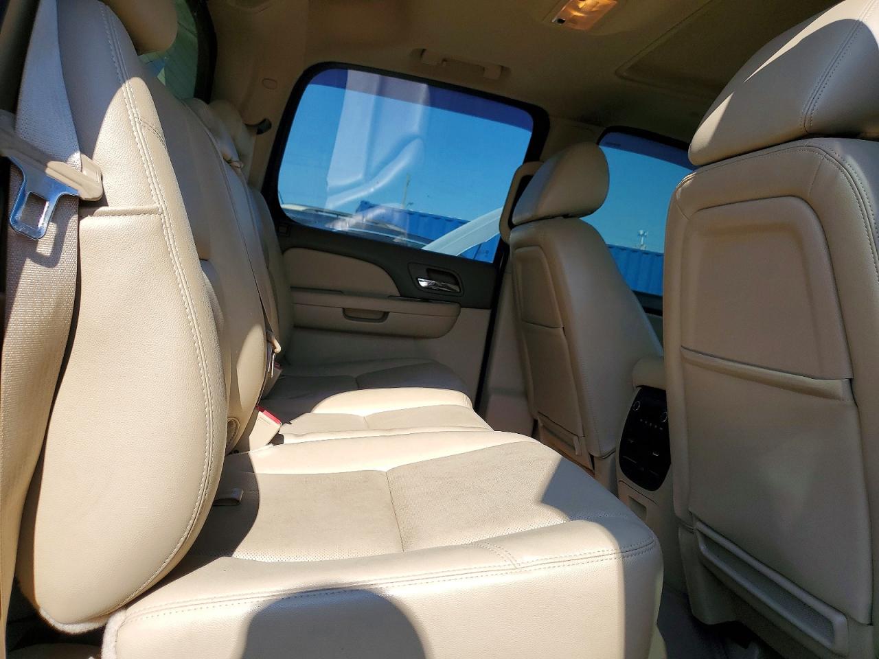 2013 Chevrolet Avalanche Ltz Cream vin: 3GNTKGE7XDG153788