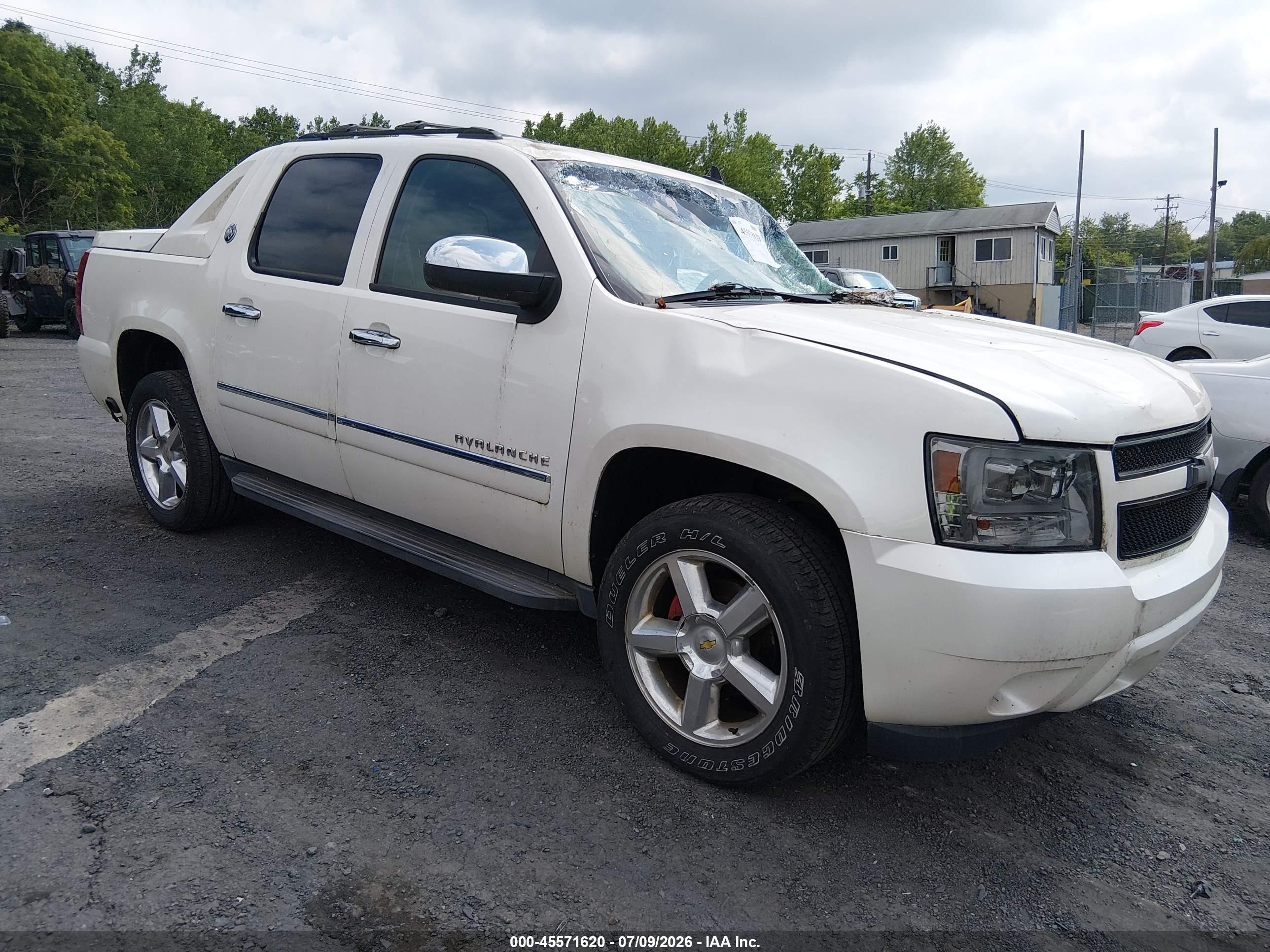 2013 Chevrolet Avalanche Ltz White vin: 3GNTKGE7XDG206070