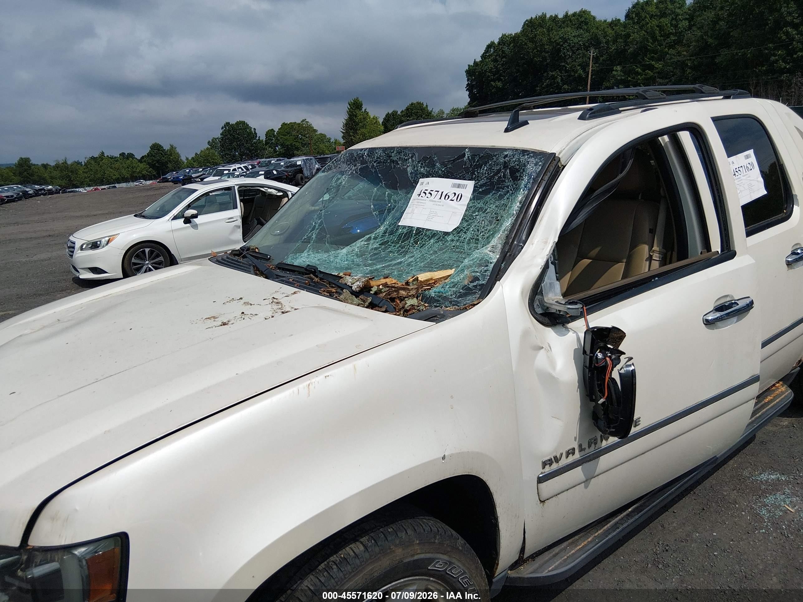 2013 Chevrolet Avalanche Ltz White vin: 3GNTKGE7XDG206070