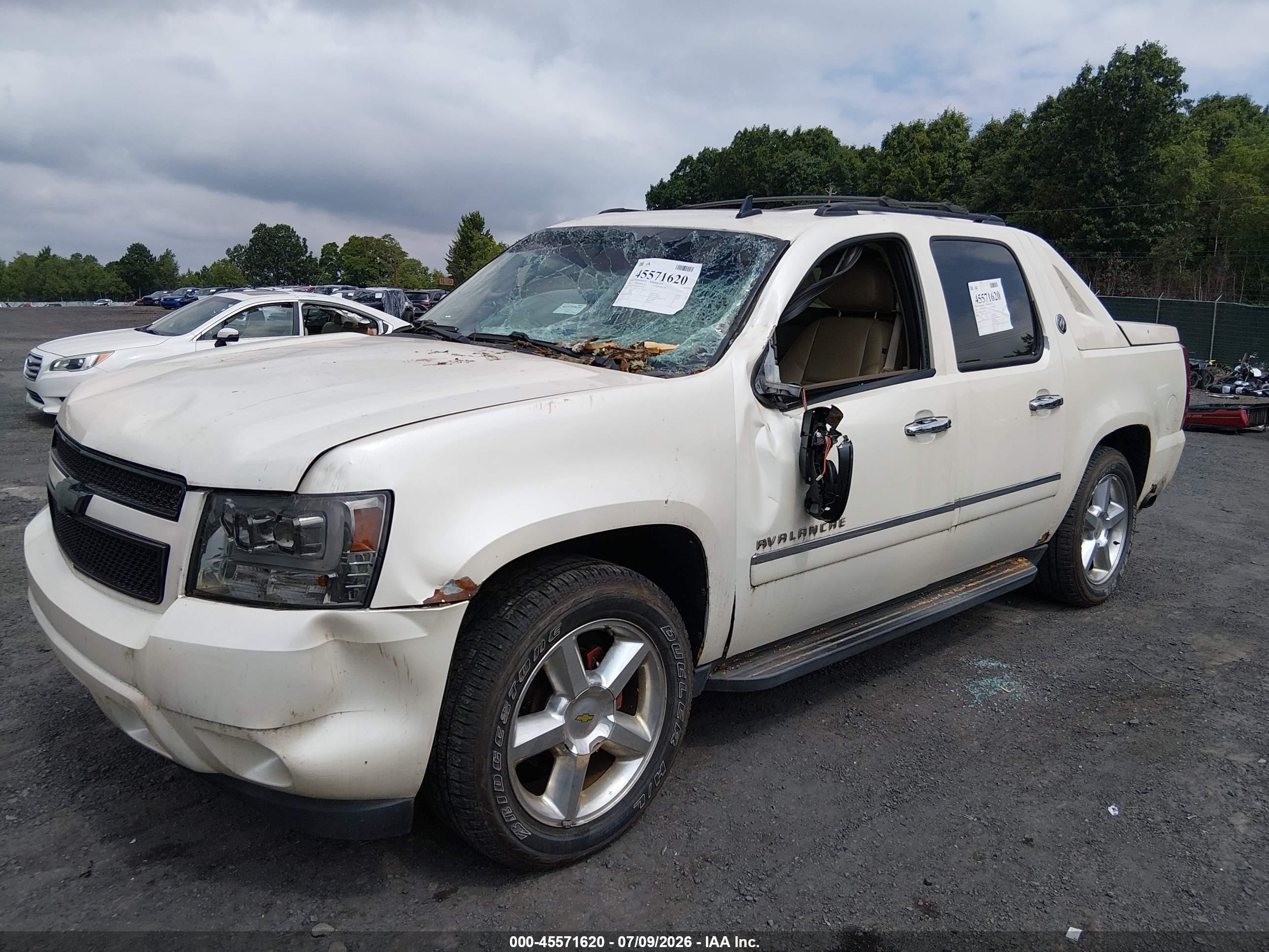 2013 Chevrolet Avalanche Ltz White vin: 3GNTKGE7XDG206070