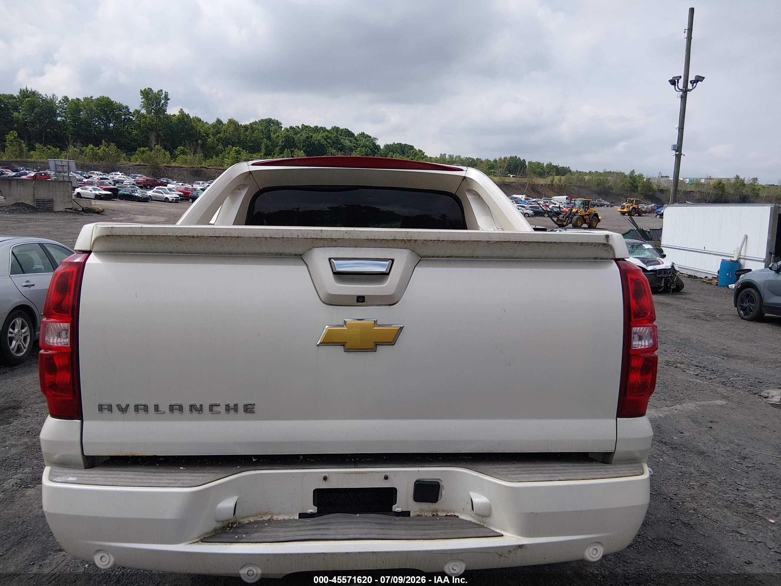 2013 Chevrolet Avalanche Ltz White vin: 3GNTKGE7XDG206070