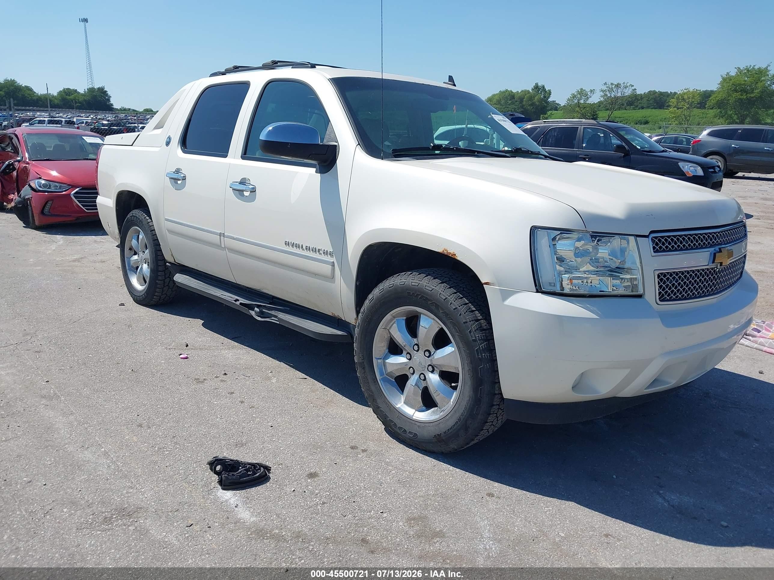 2013 Chevrolet Avalanche Ltz White vin: 3GNTKGE7XDG250179