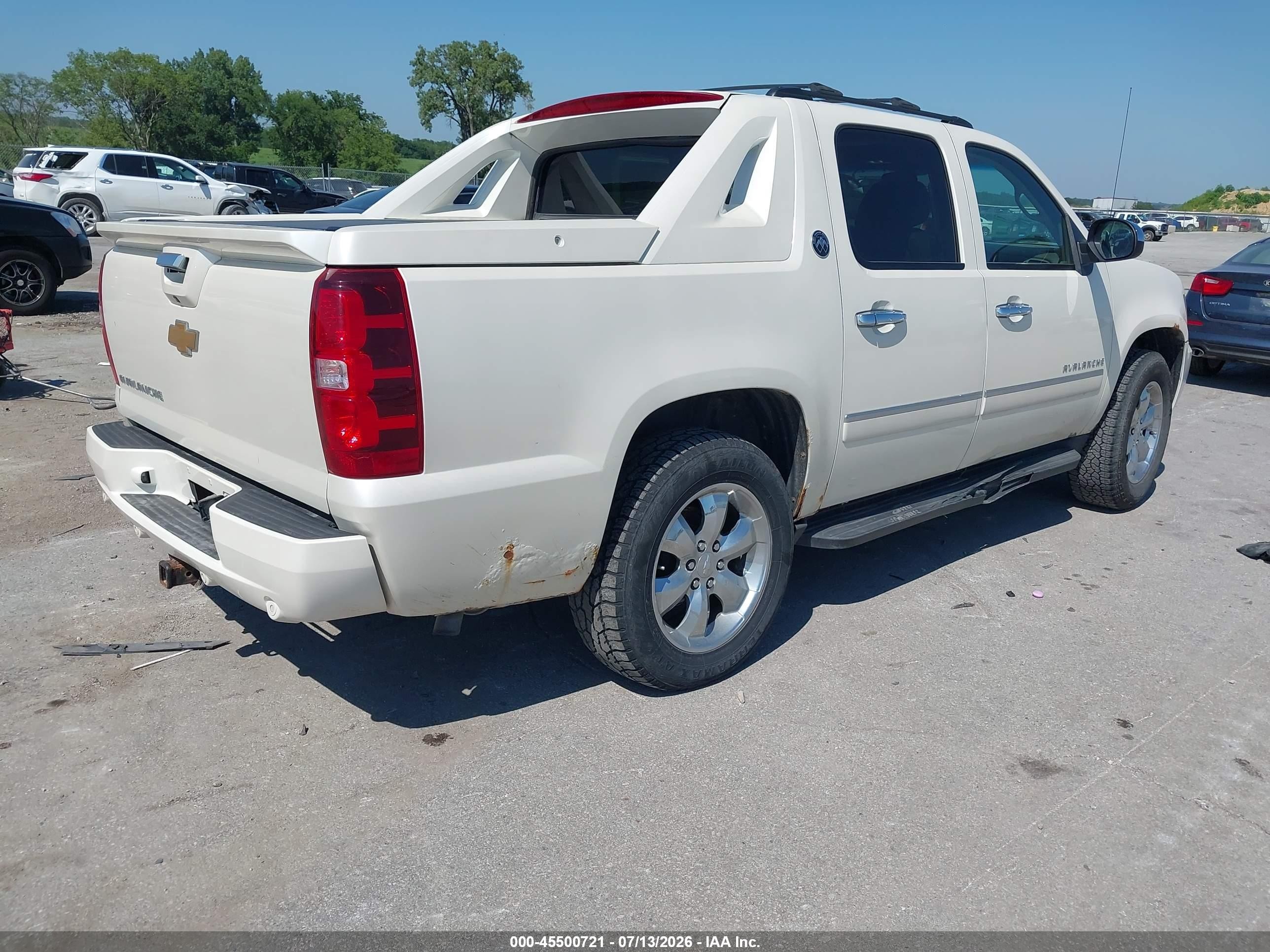 2013 Chevrolet Avalanche Ltz White vin: 3GNTKGE7XDG250179