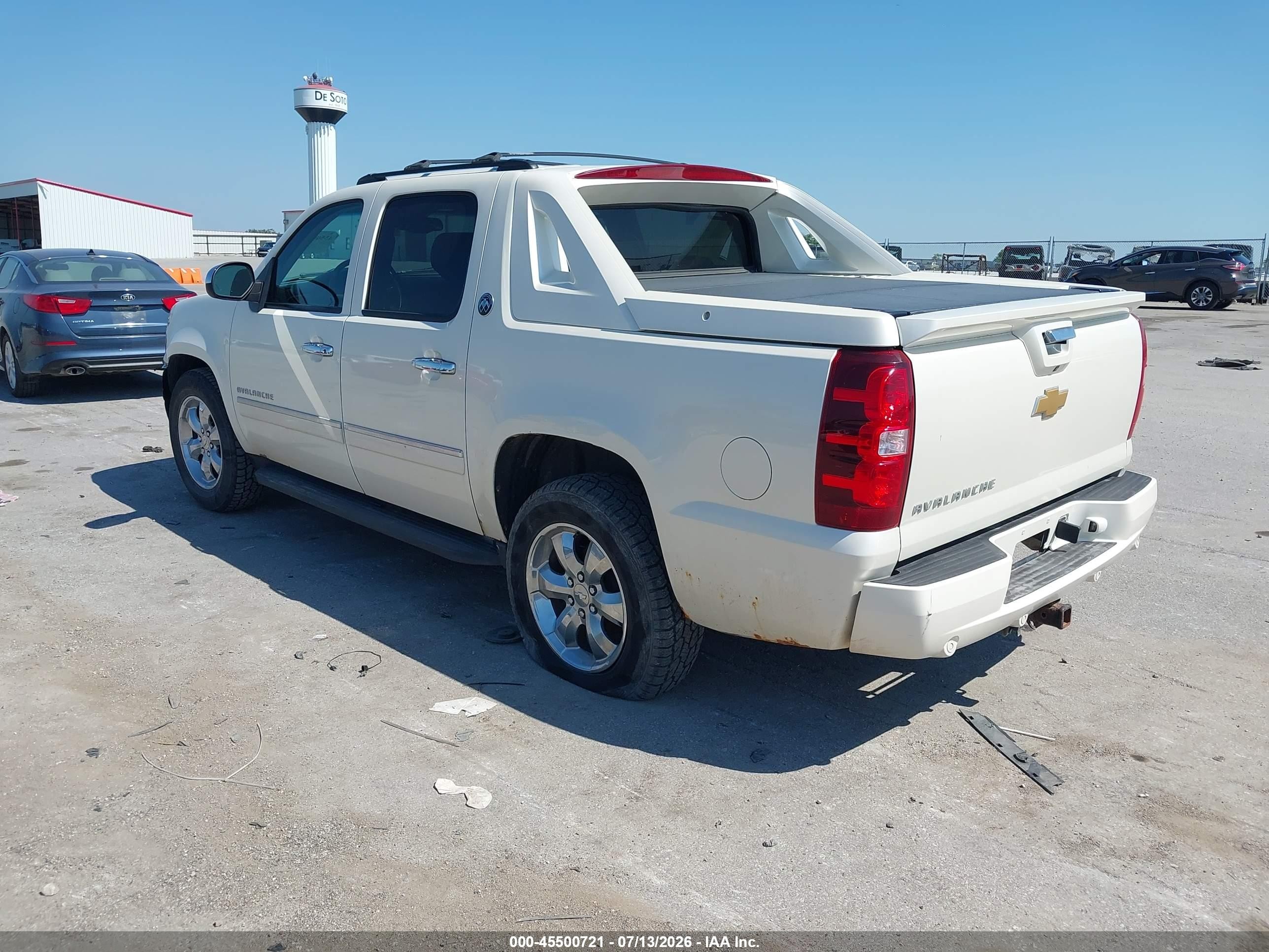 2013 Chevrolet Avalanche Ltz White vin: 3GNTKGE7XDG250179