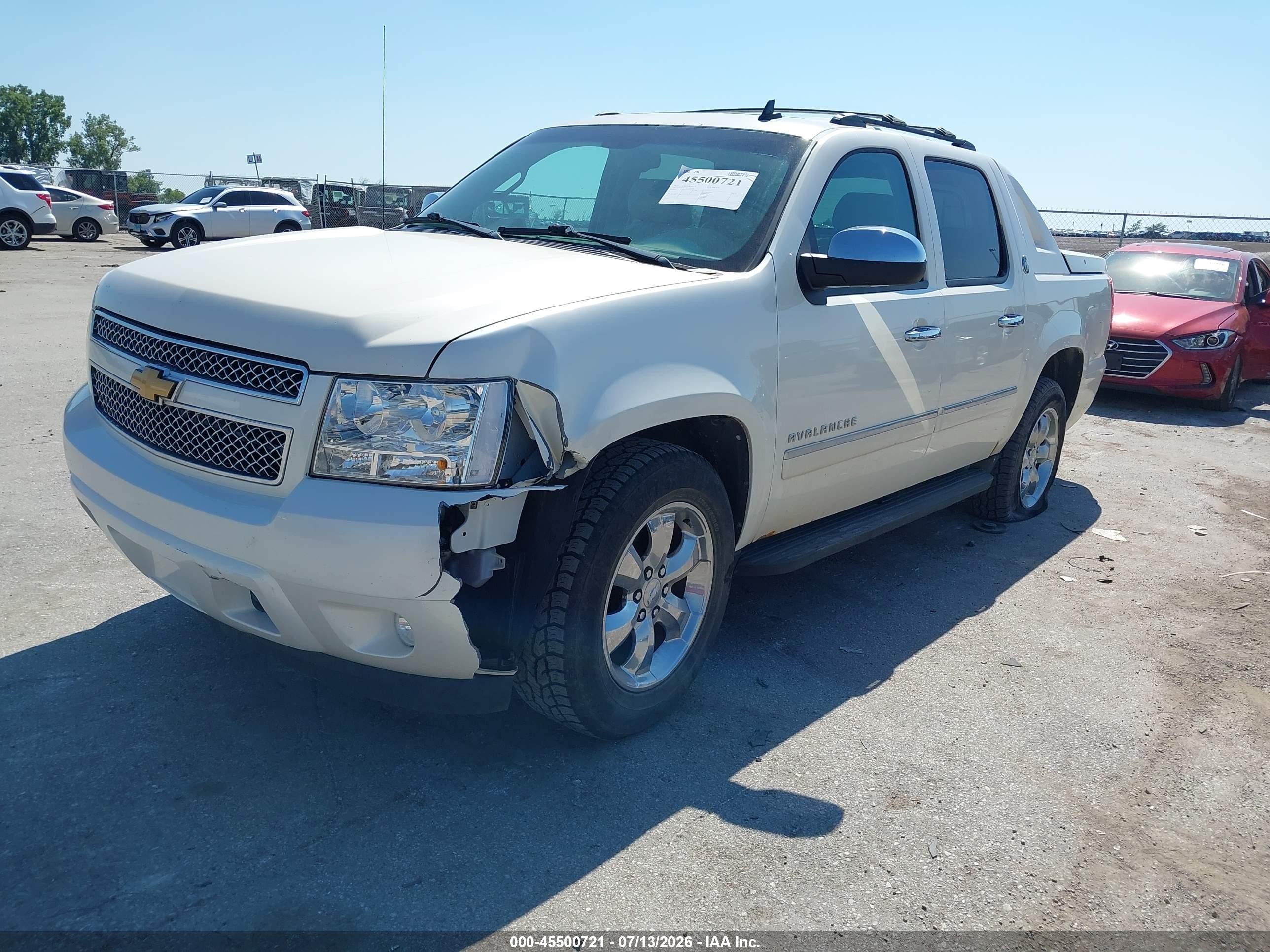 2013 Chevrolet Avalanche Ltz White vin: 3GNTKGE7XDG250179