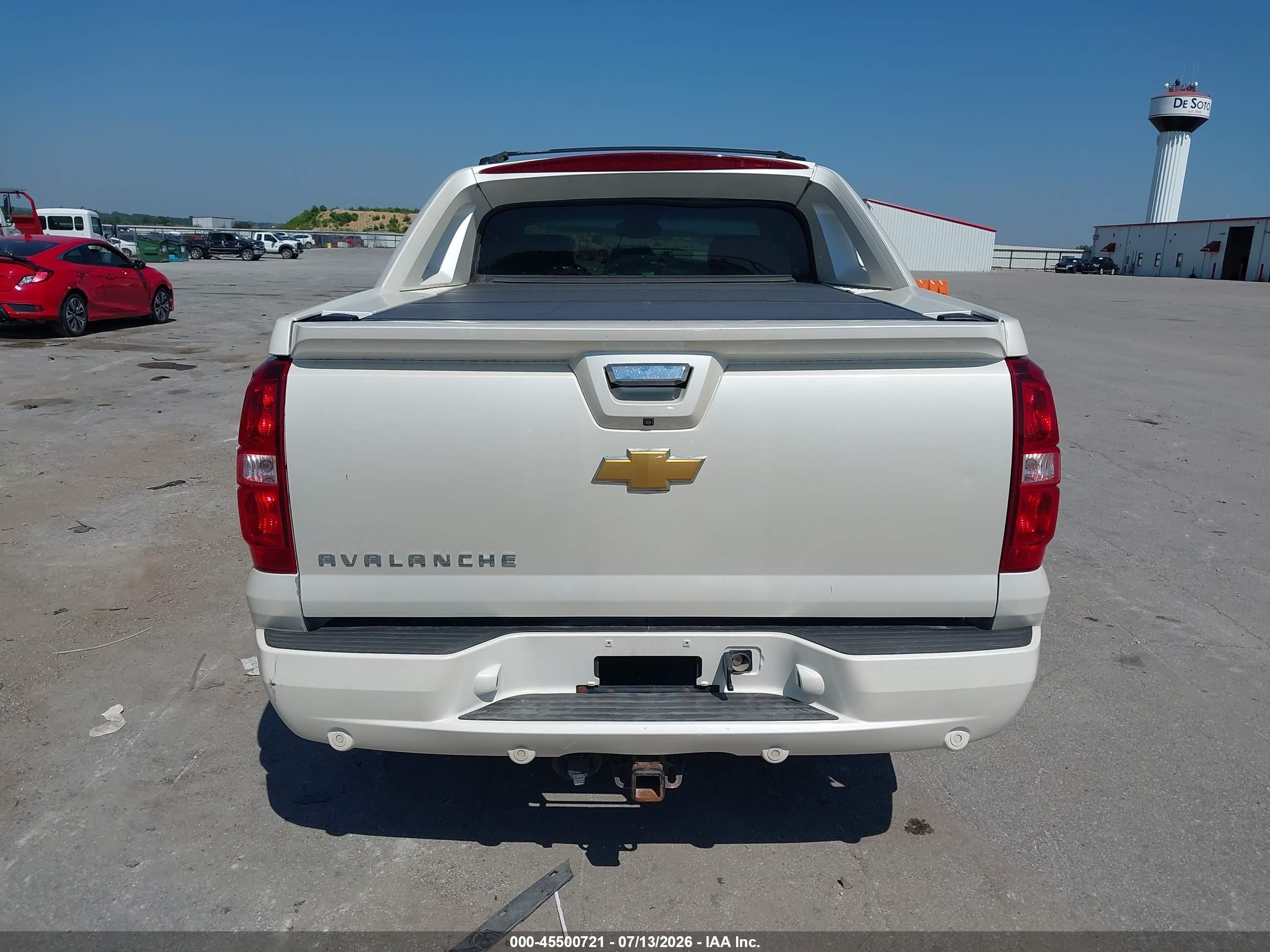 2013 Chevrolet Avalanche Ltz White vin: 3GNTKGE7XDG250179