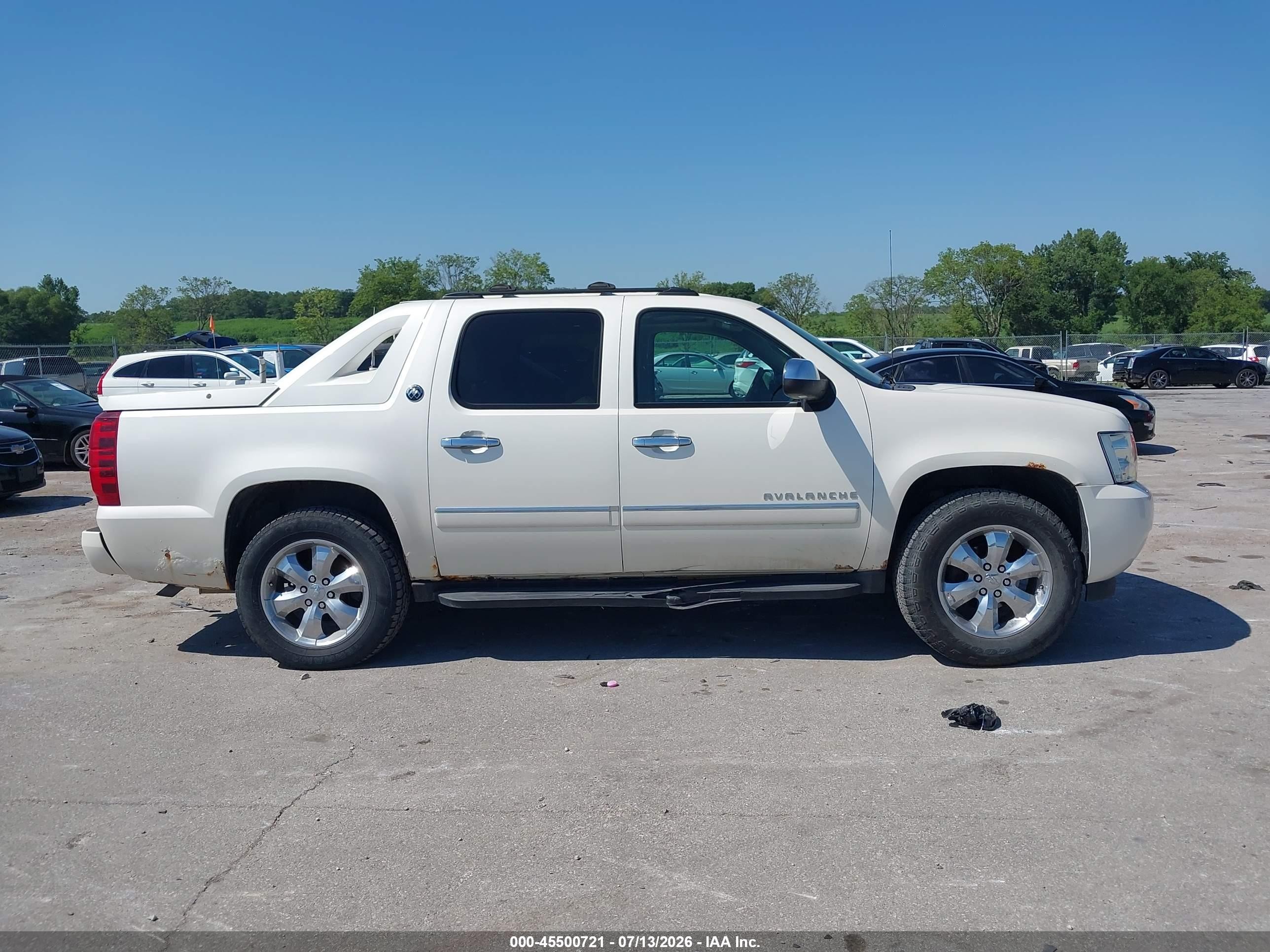 2013 Chevrolet Avalanche Ltz White vin: 3GNTKGE7XDG250179