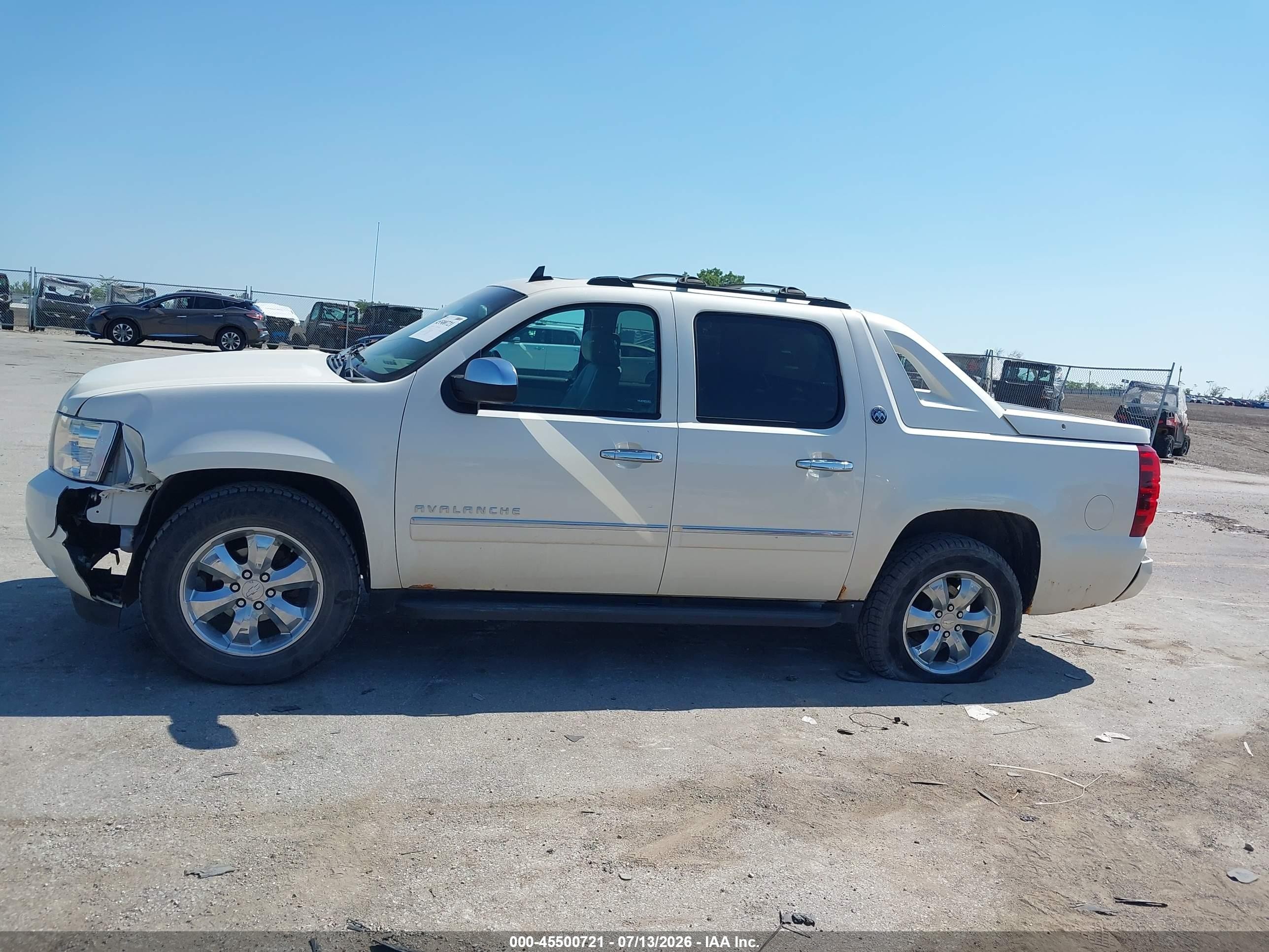 2013 Chevrolet Avalanche Ltz White vin: 3GNTKGE7XDG250179
