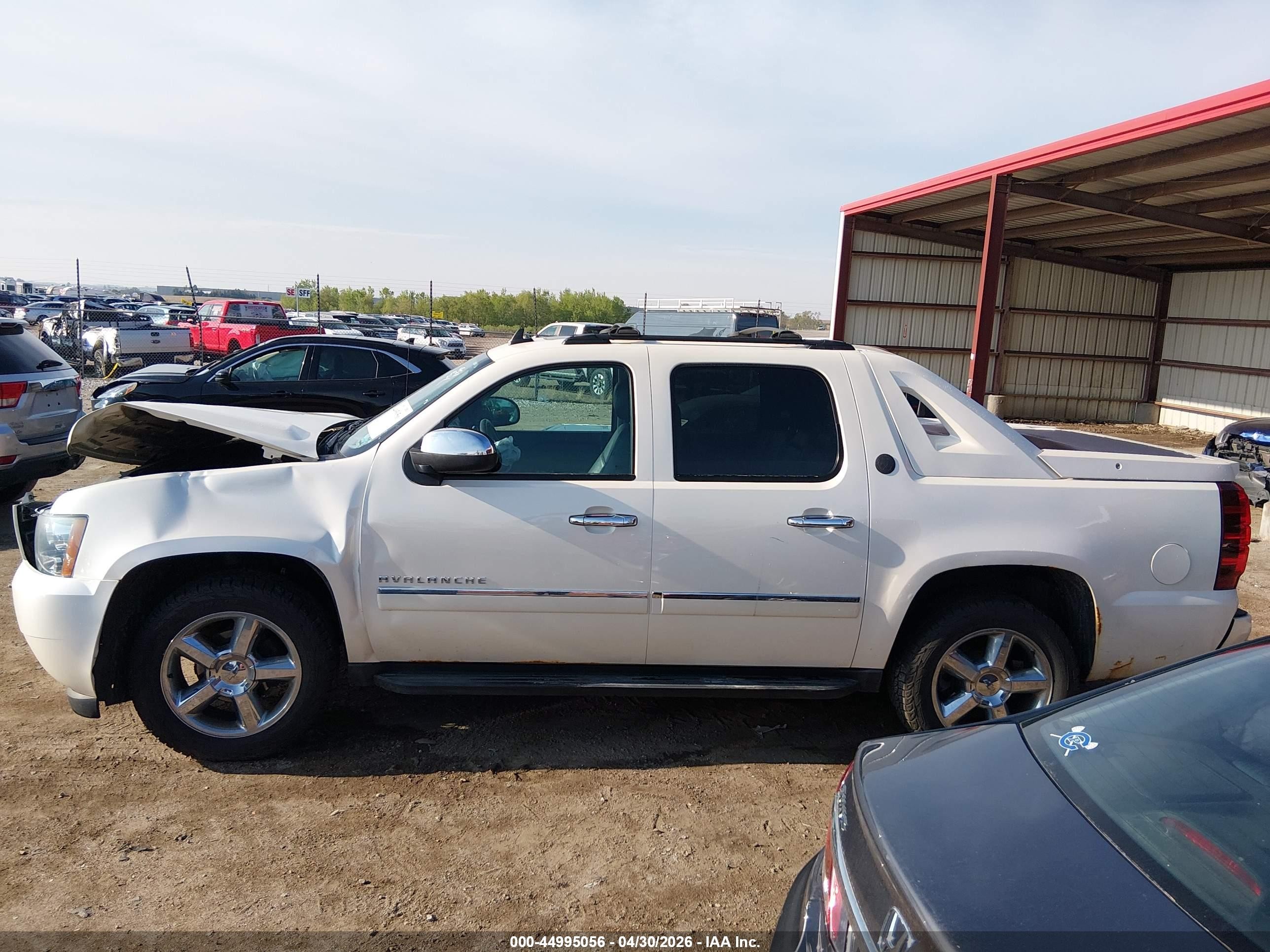 2013 Chevrolet Avalanche Ltz White vin: 3GNTKGE7XDG293145