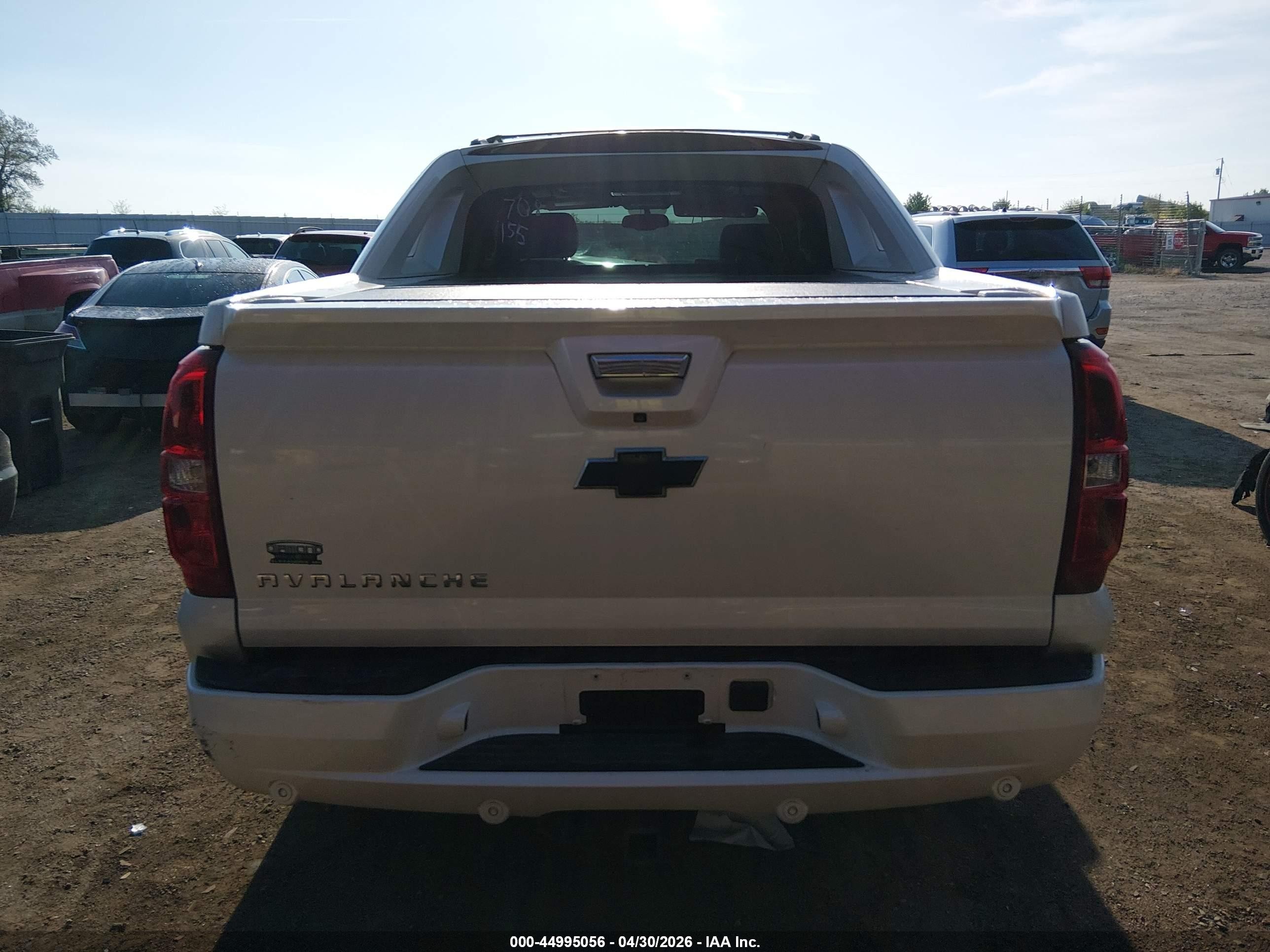 2013 Chevrolet Avalanche Ltz White vin: 3GNTKGE7XDG293145