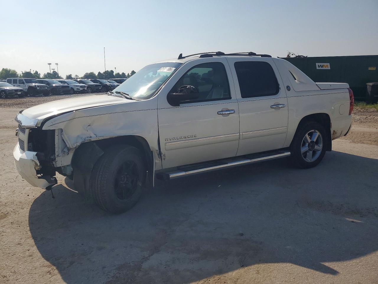 2013 Chevrolet Avalanche Ltz White vin: 3GNTKGE7XDG350914