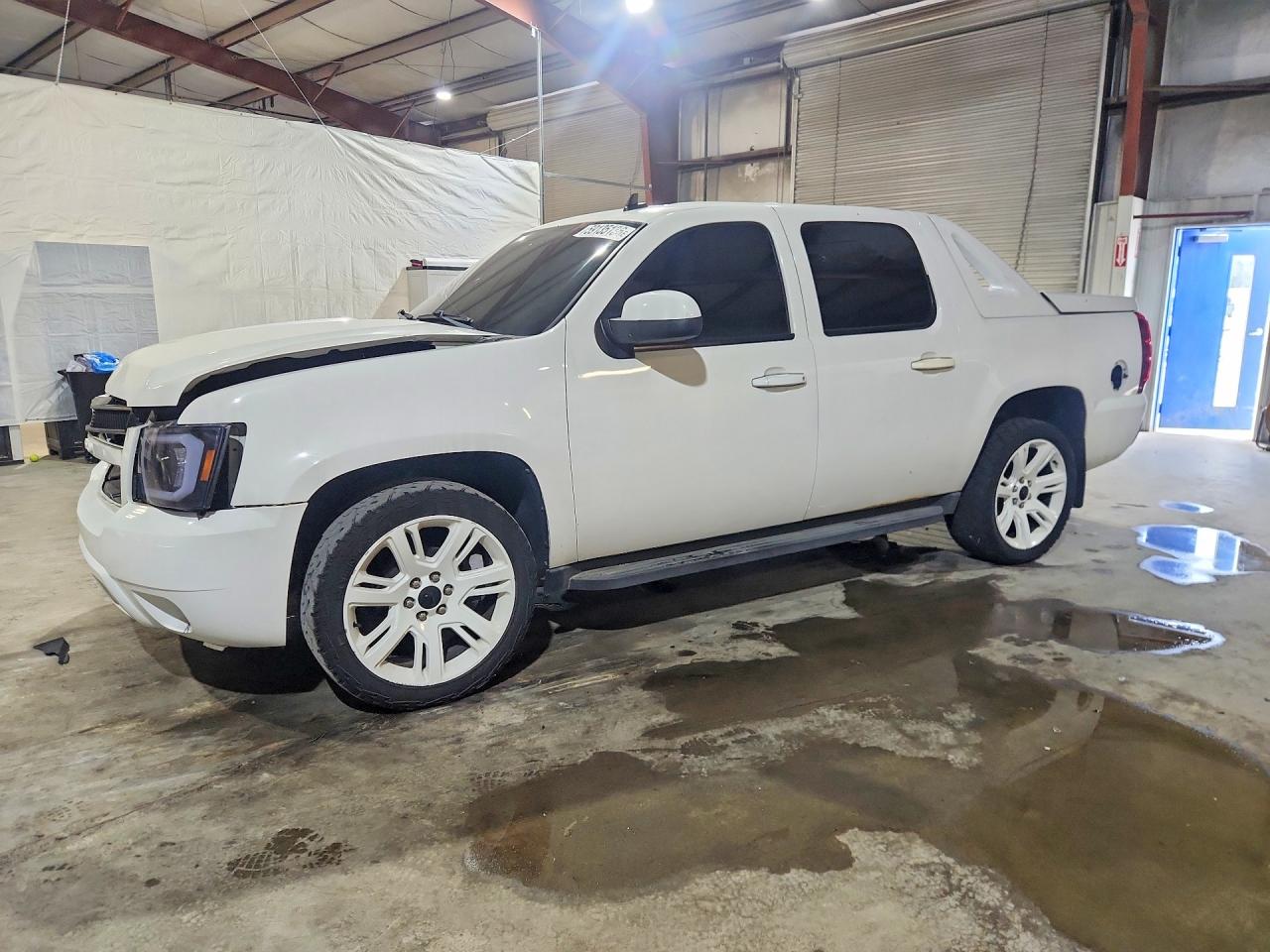 2010 Chevrolet Avalanche Ls White vin: 3GNVKEE05AG280363
