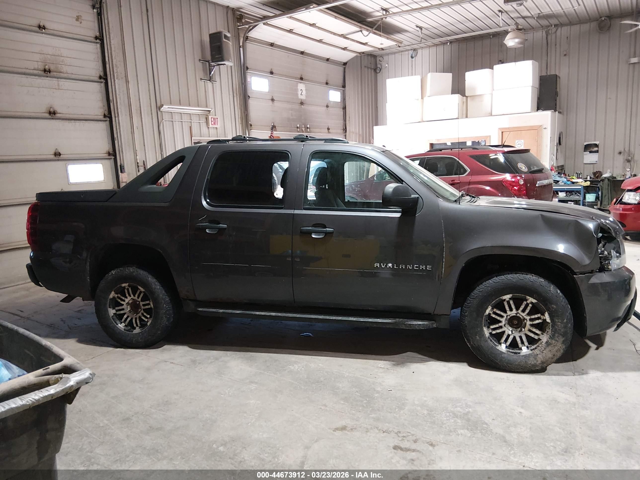 2010 Chevrolet Avalanche 1500 Ls Gray vin: 3GNVKEE0XAG157948