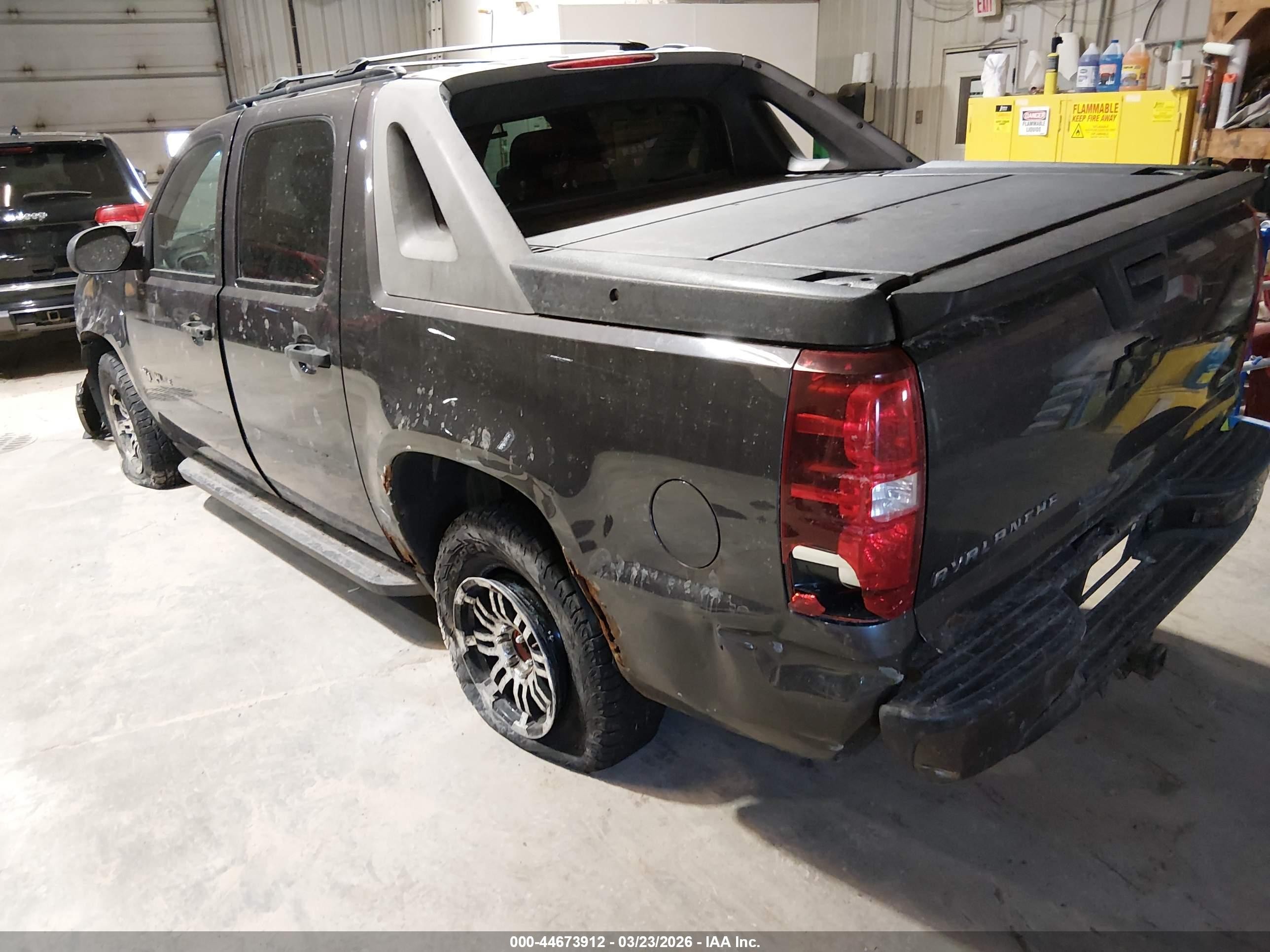 2010 Chevrolet Avalanche 1500 Ls Gray vin: 3GNVKEE0XAG157948