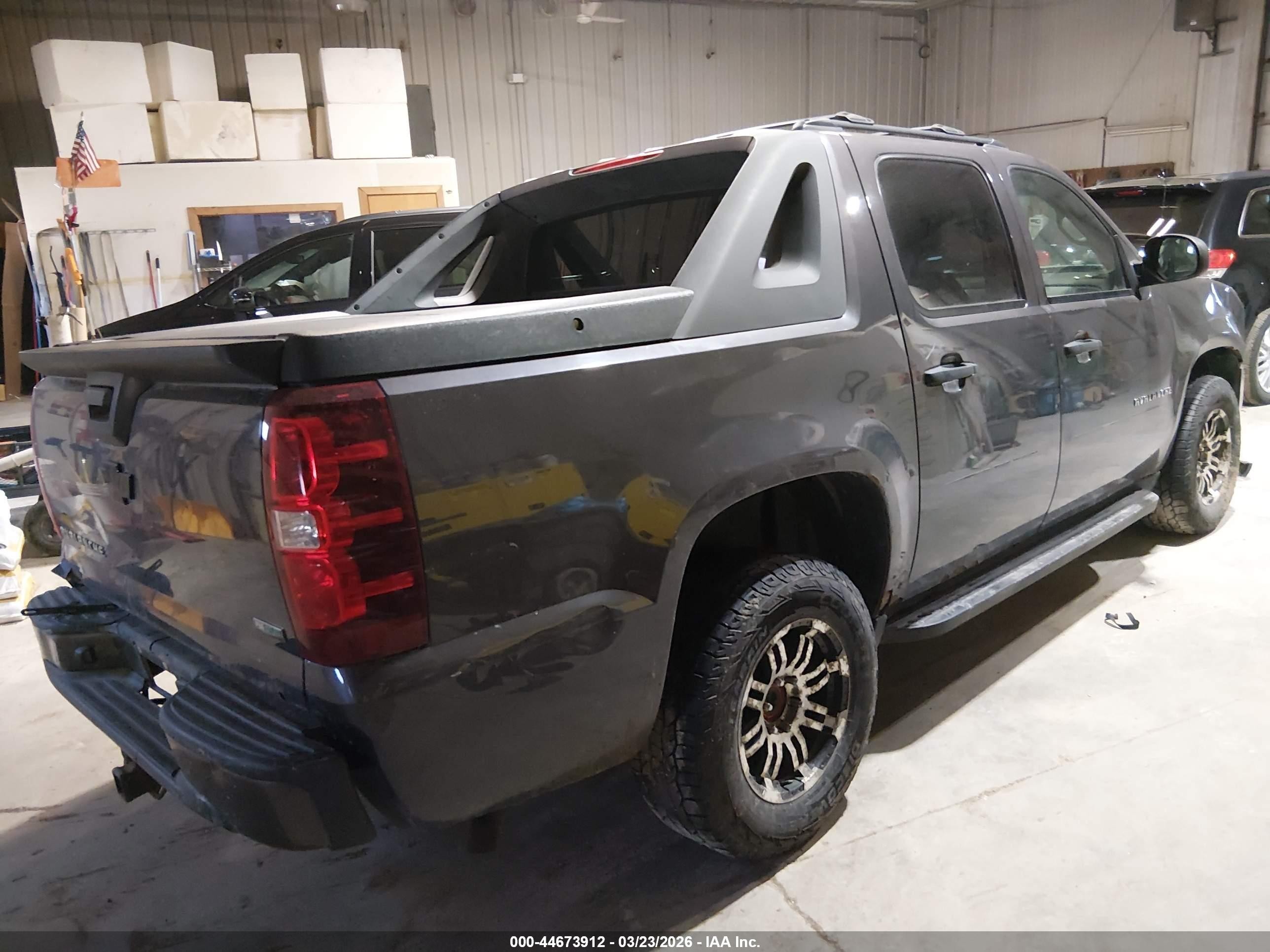2010 Chevrolet Avalanche 1500 Ls Gray vin: 3GNVKEE0XAG157948