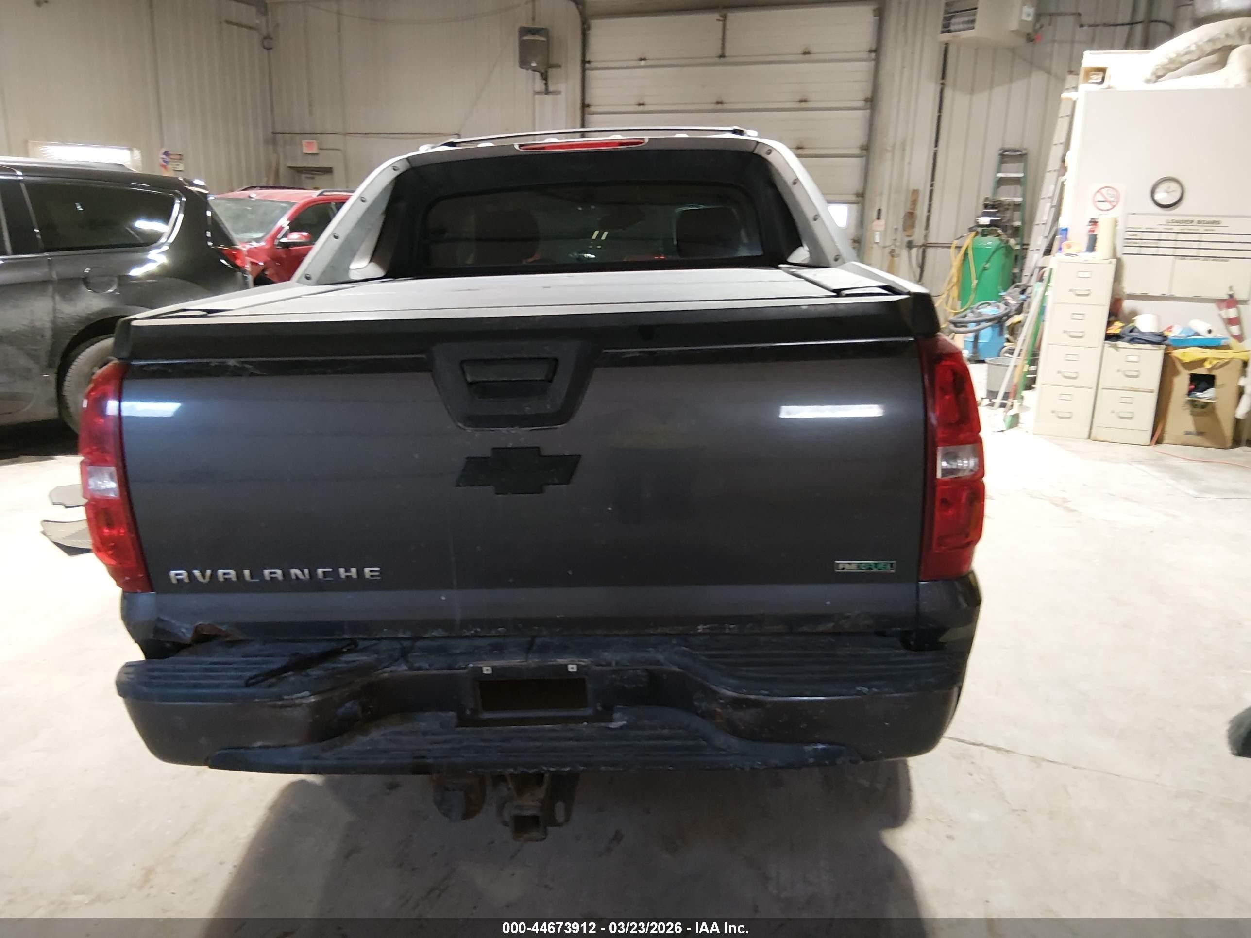 2010 Chevrolet Avalanche 1500 Ls Gray vin: 3GNVKEE0XAG157948
