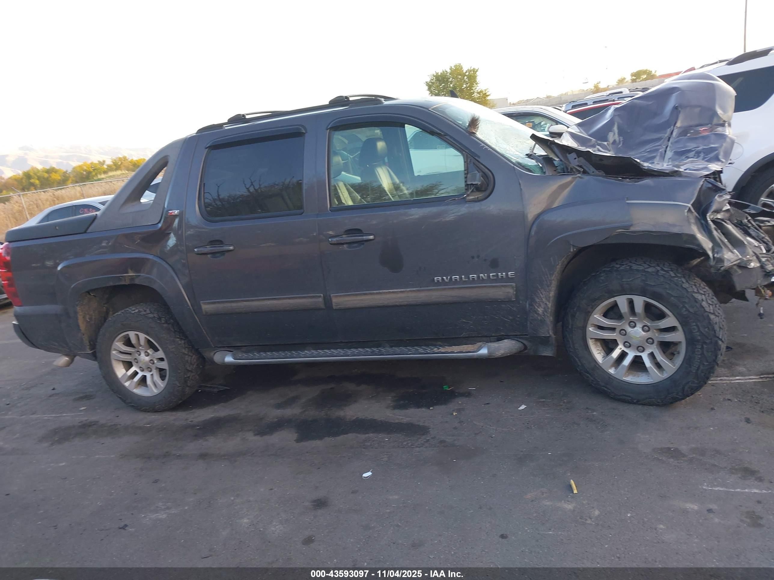 2010 Chevrolet Avalanche 1500 Lt1 Gray vin: 3GNVKFE01AG225446