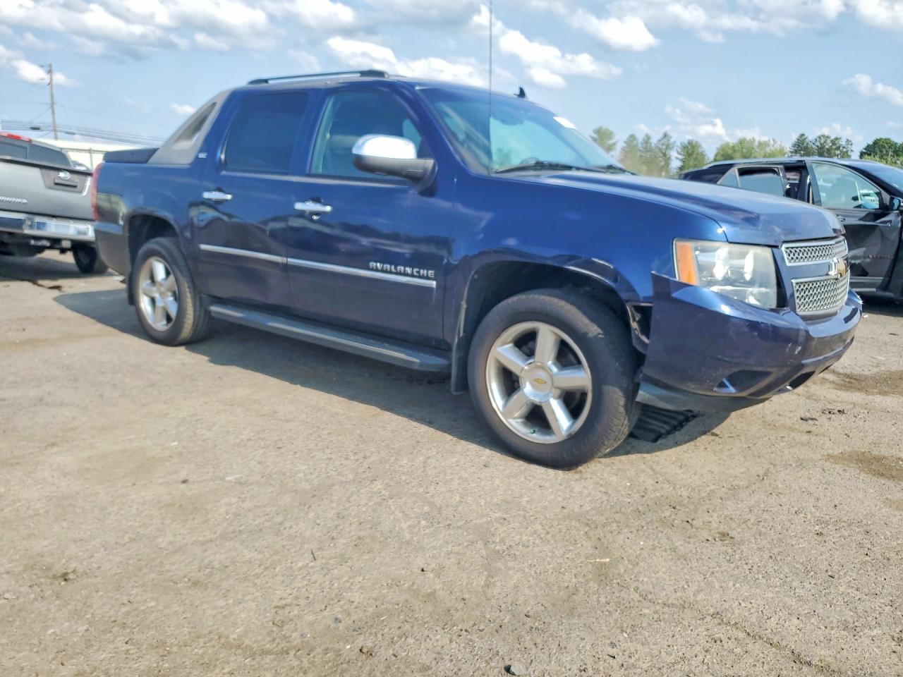 2010 Chevrolet Avalanche Ltz Blue vin: 3GNVKGE00AG115235