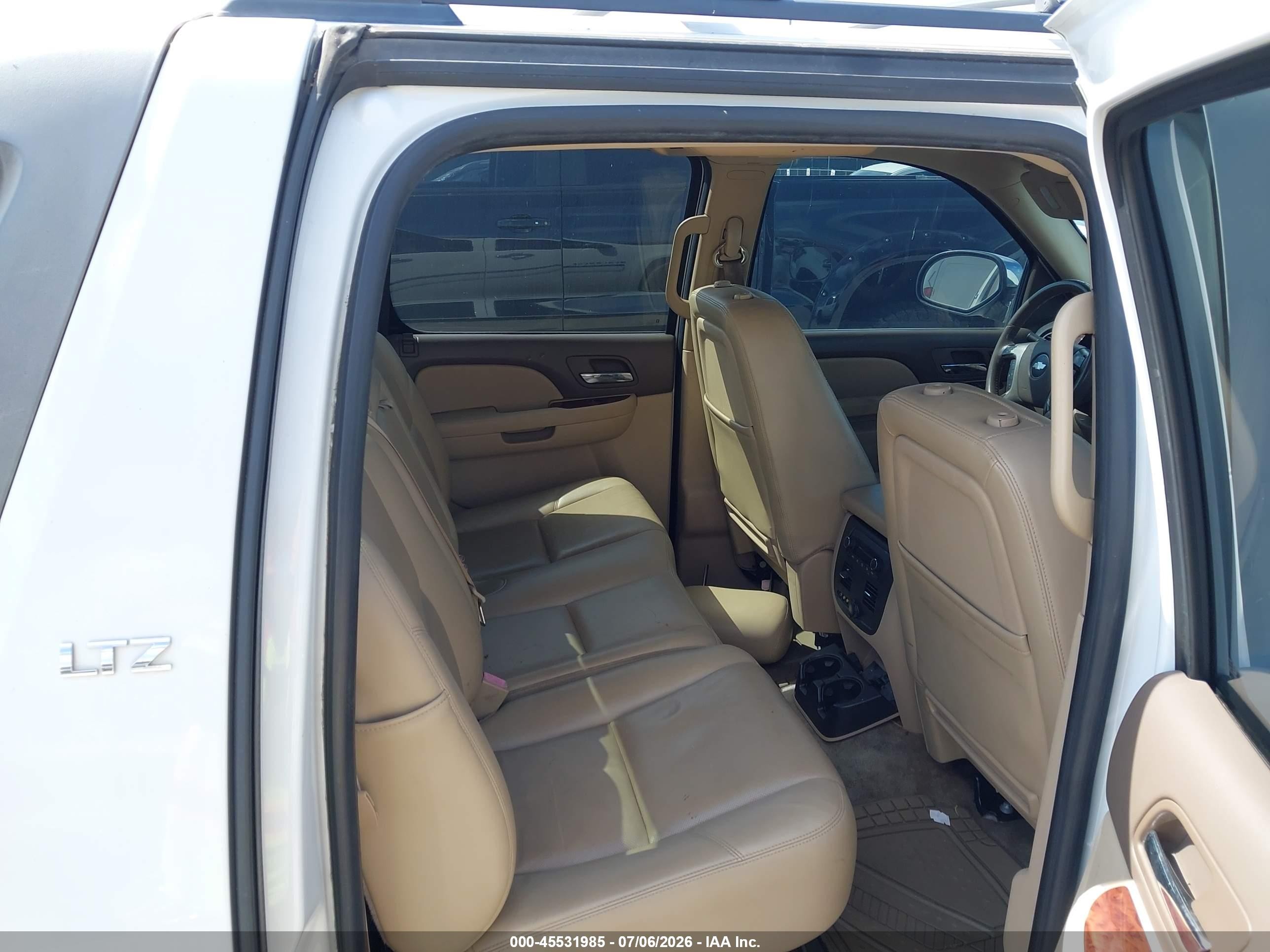 2010 Chevrolet Avalanche 1500 Ltz White vin: 3GNVKGE00AG168324