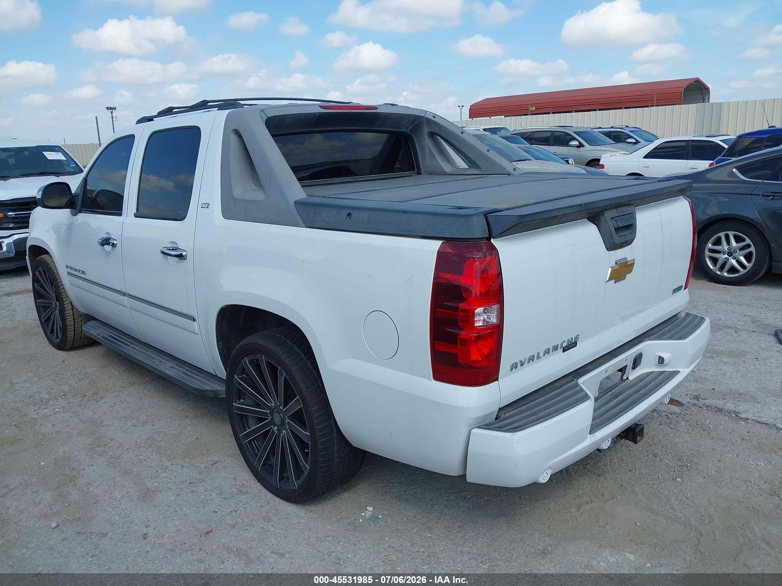 2010 Chevrolet Avalanche 1500 Ltz White vin: 3GNVKGE00AG168324